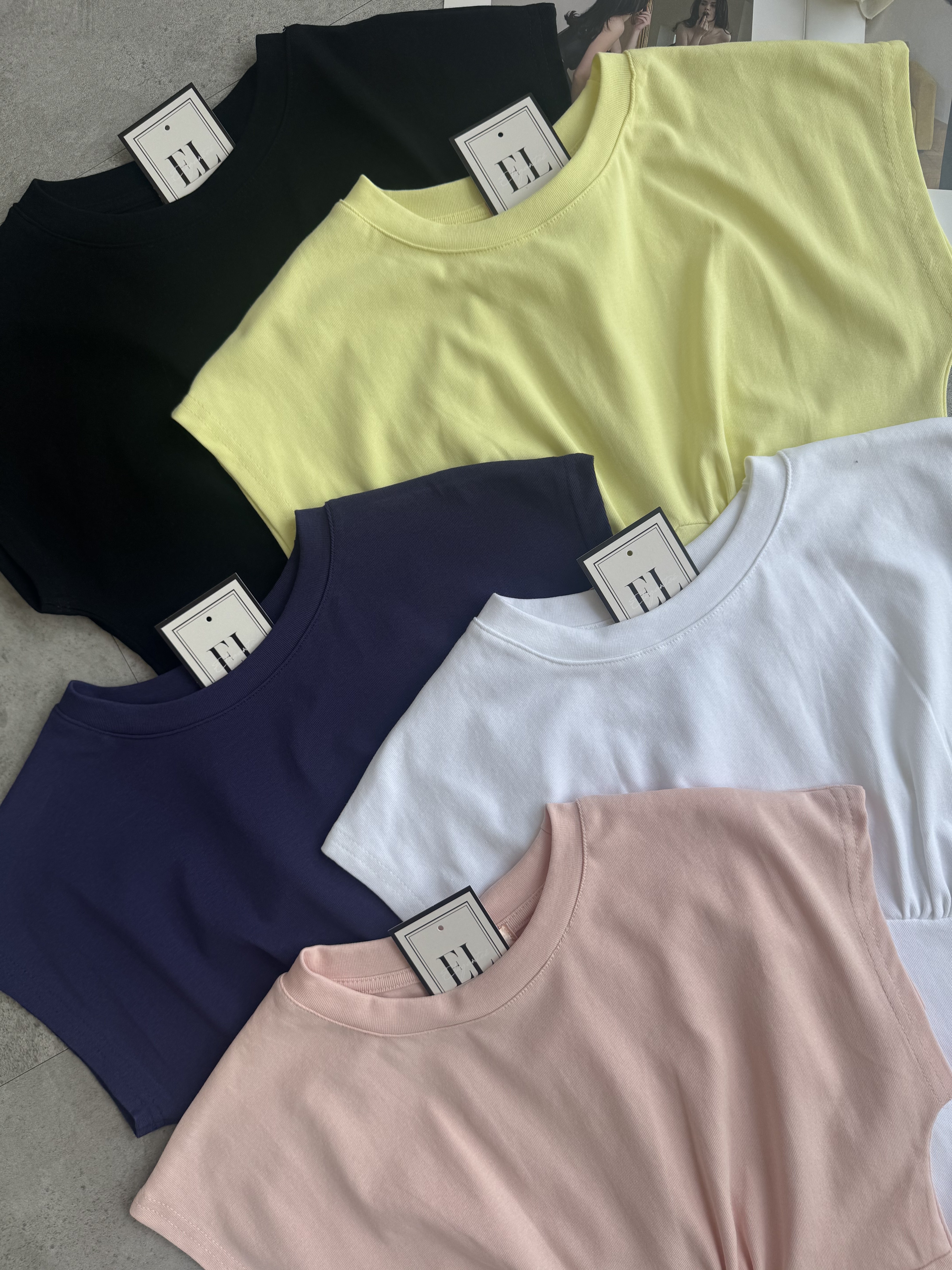 落肩袖胸前小折Tee