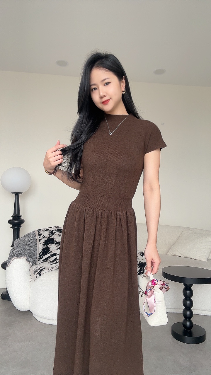 气质落肩袖中高领针织连身裙