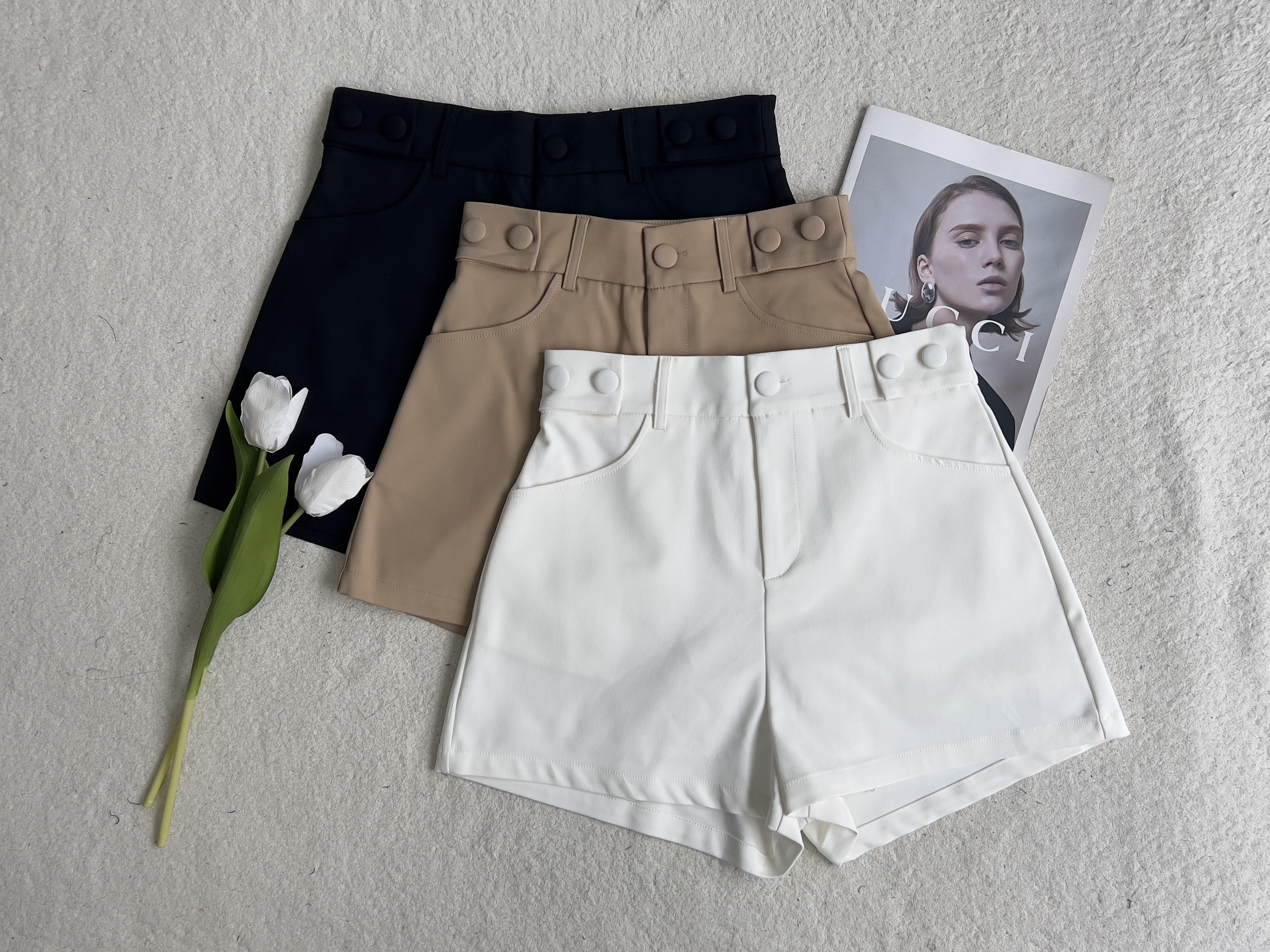 腰间纽扣设计短裤