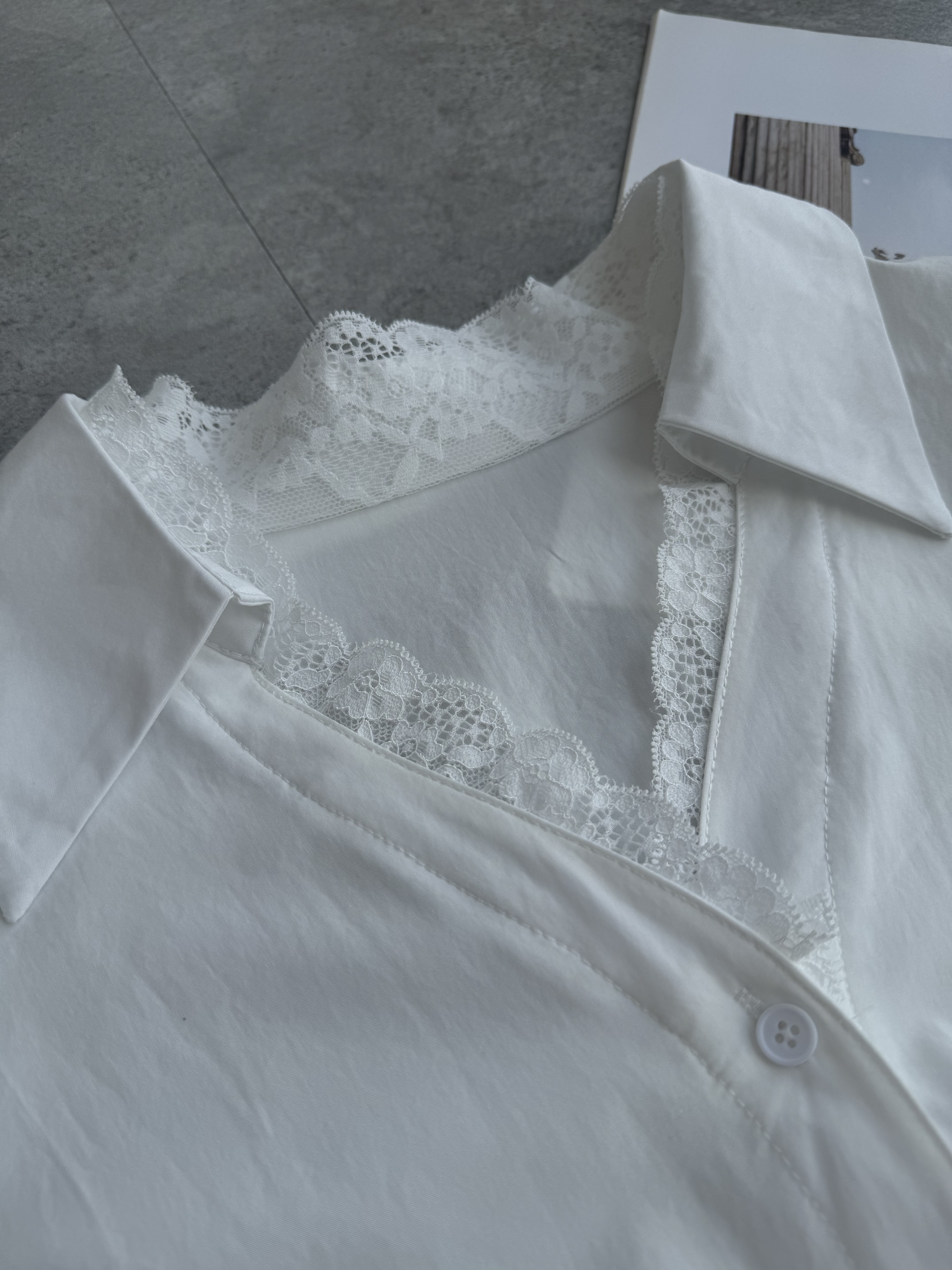 蕾丝边收腰长袖衬衫