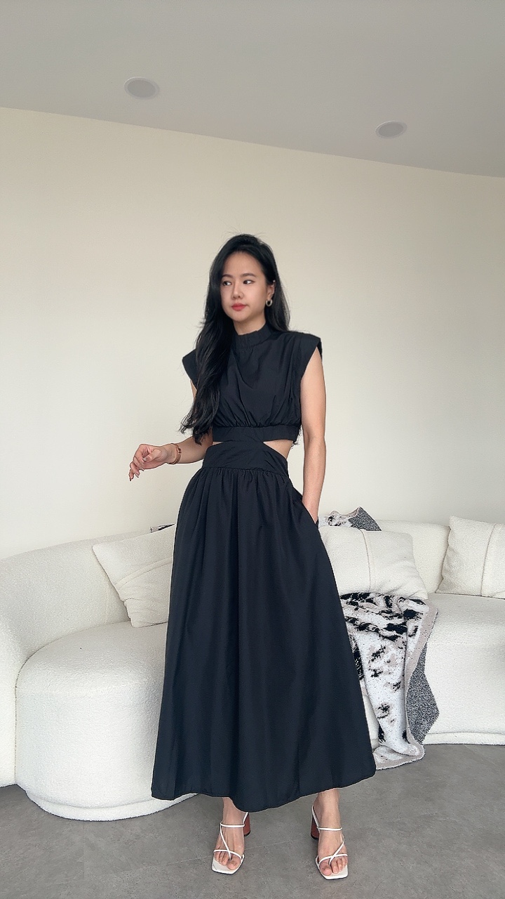 度假风设计感十足漏侧腰连身长裙