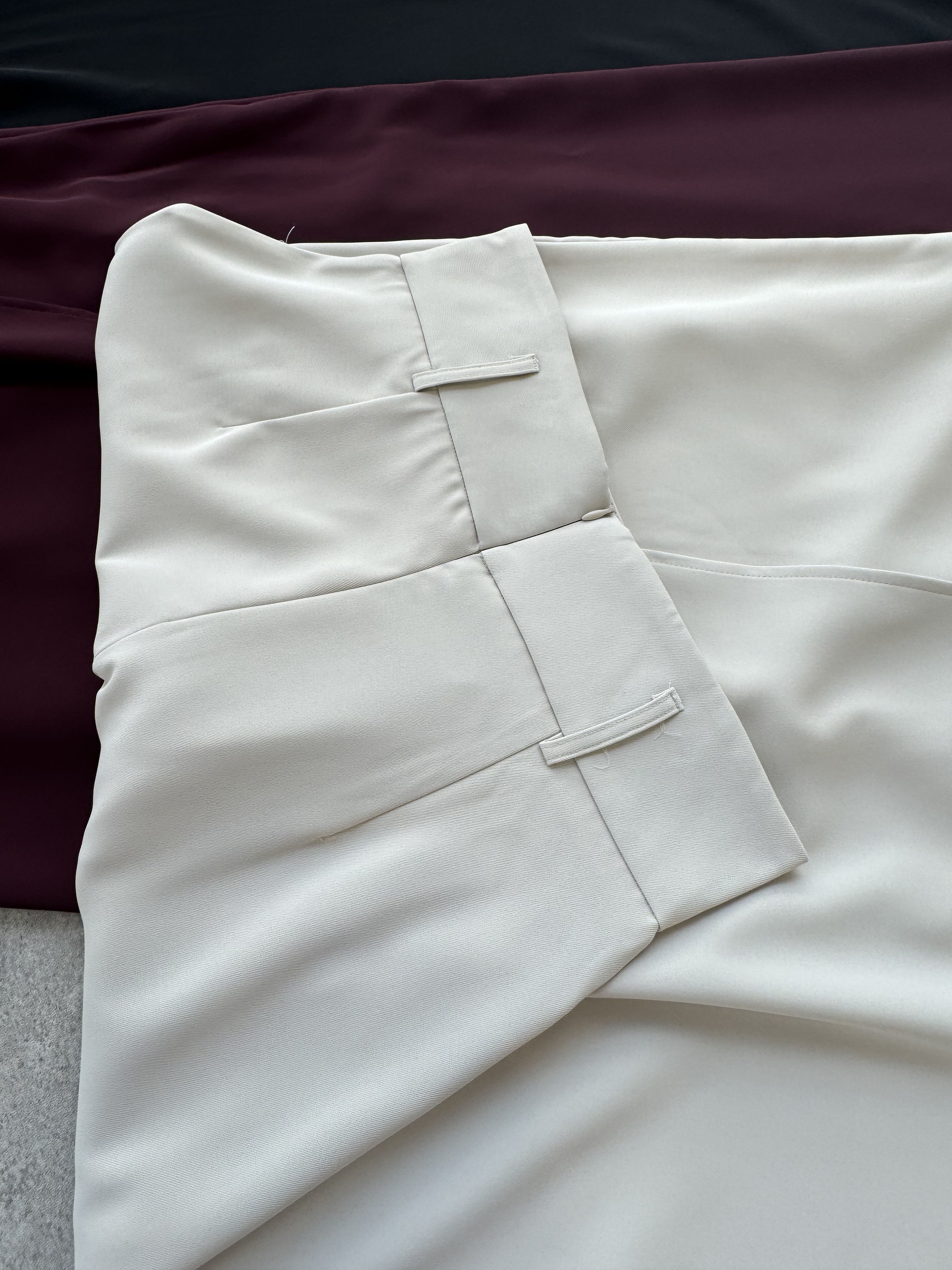 个性化设计滑面长裙