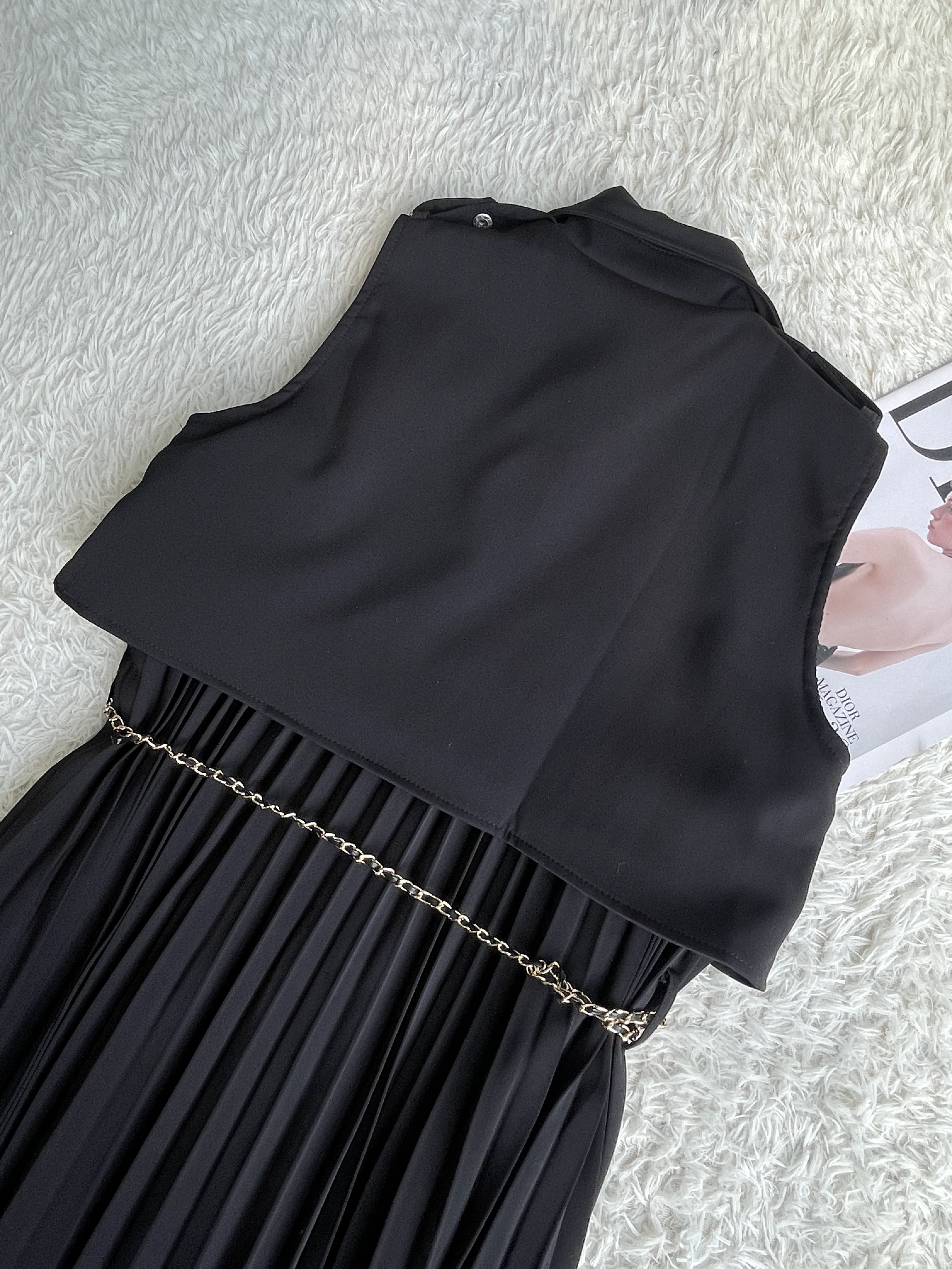 无袖斗风设计百褶连身裙（附送腰链）