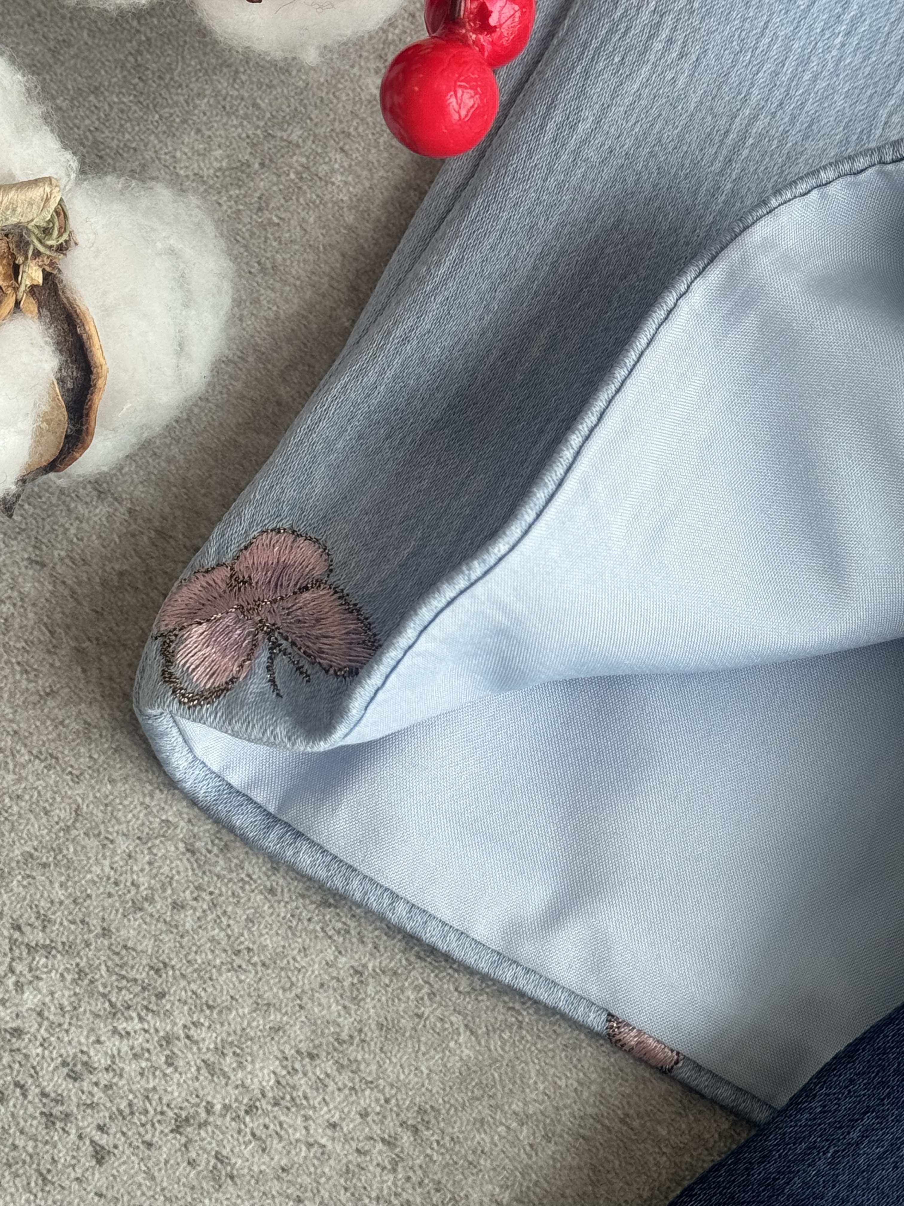 《男童》粉蝴蝶刺绣高质感纹理面料旗袍