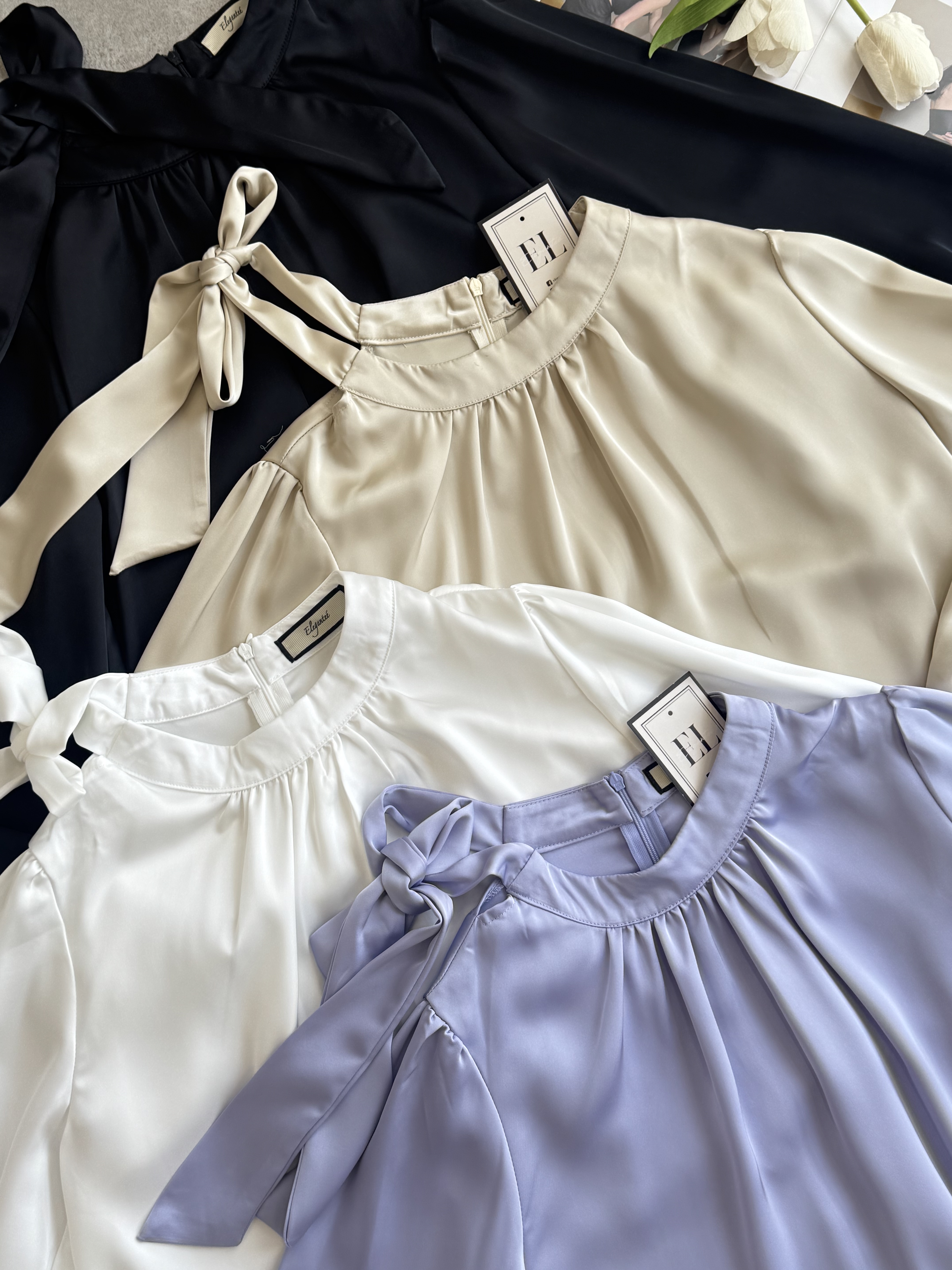 缎面长袖挂脖蝴蝶结