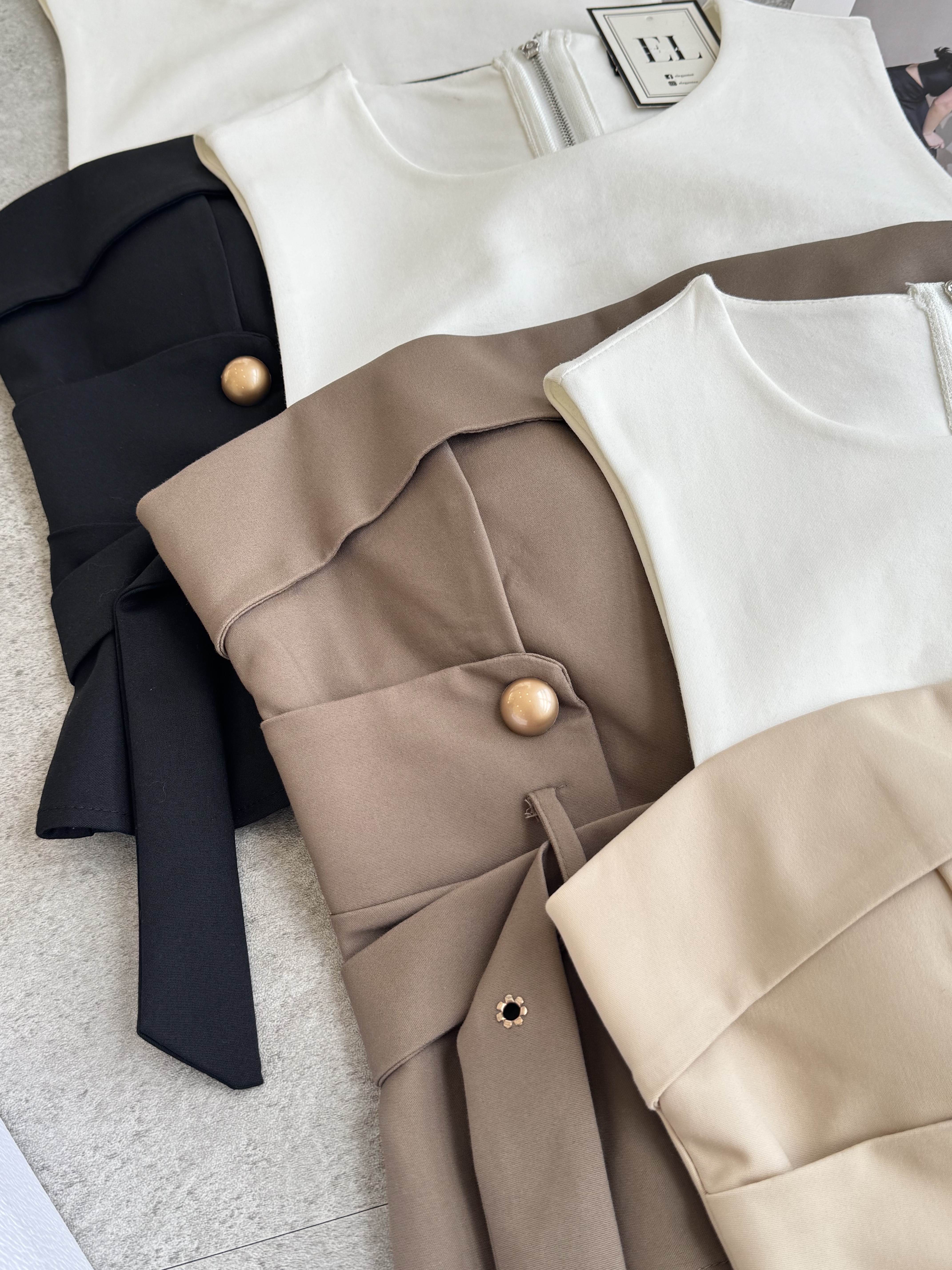 假两式金扣设计上衣（胸垫）-腰带