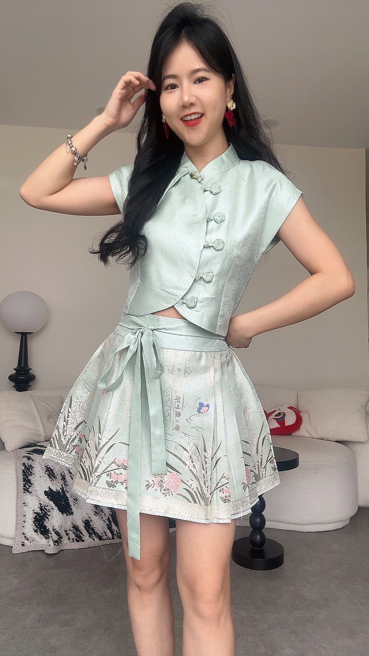 《情侣-女》 短版马面裙套装