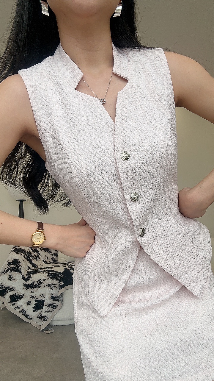 小香银扣马甲短裙套装