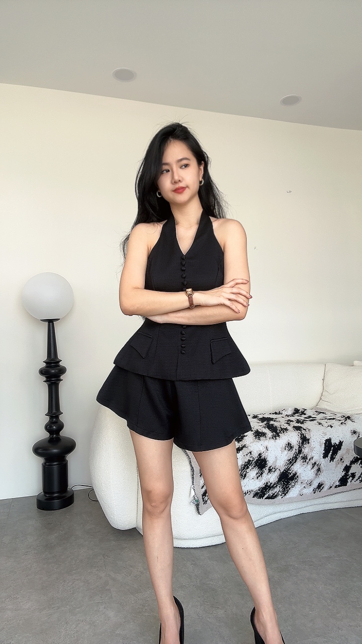 千金风法式纽削尖短裤套装