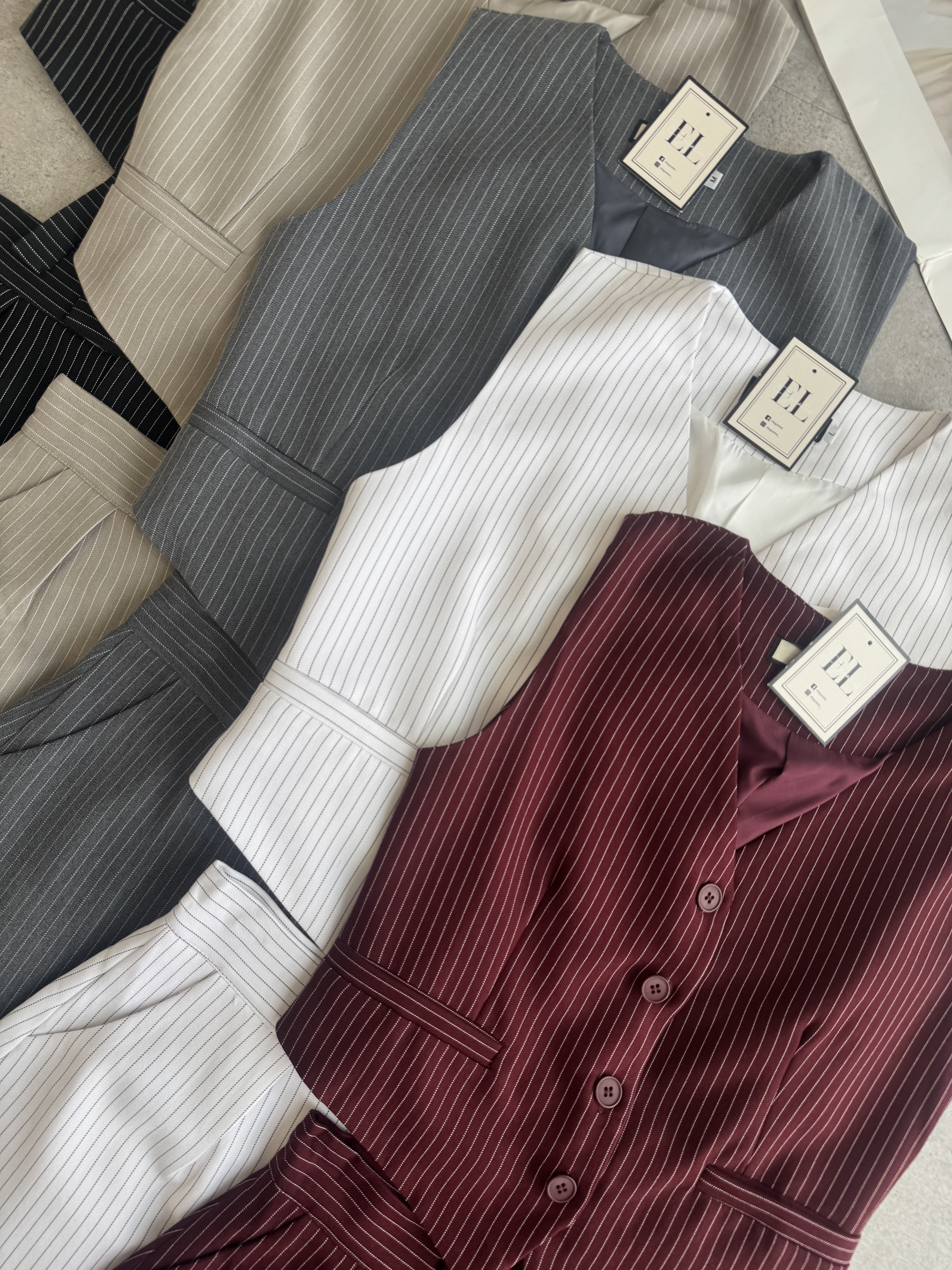 经典线条马甲裤裙套装