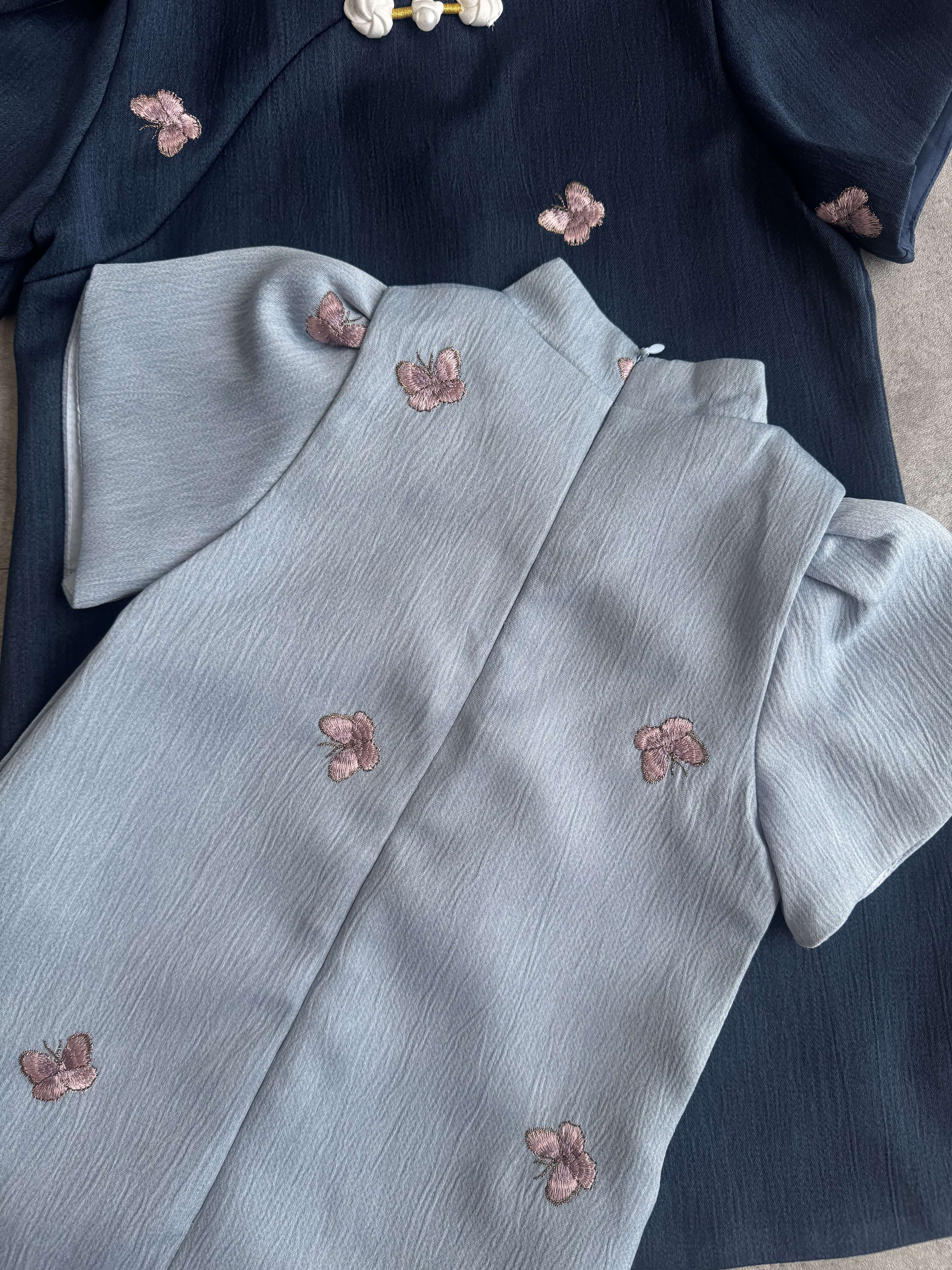 《女童》粉蝴蝶刺绣高质感纹理面料旗袍