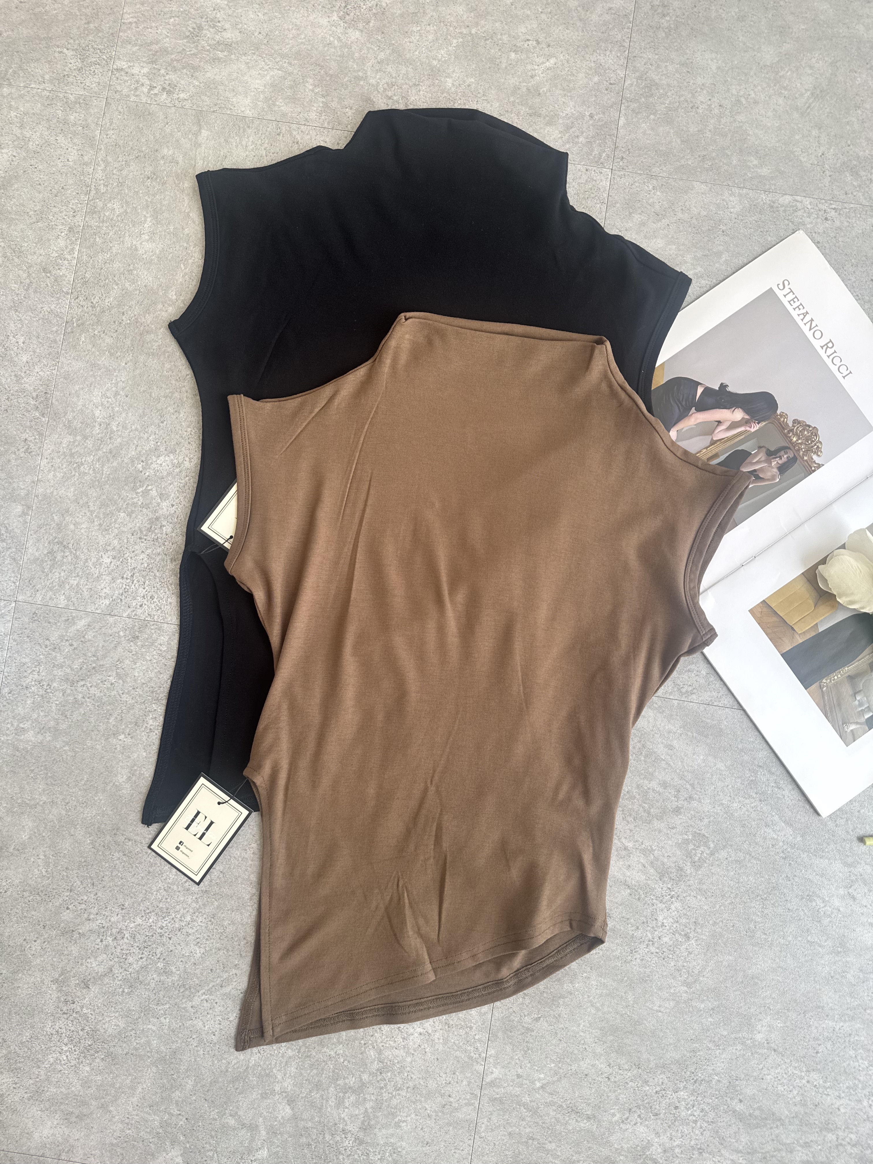 高领皱褶腰斜微设计软棉Tee