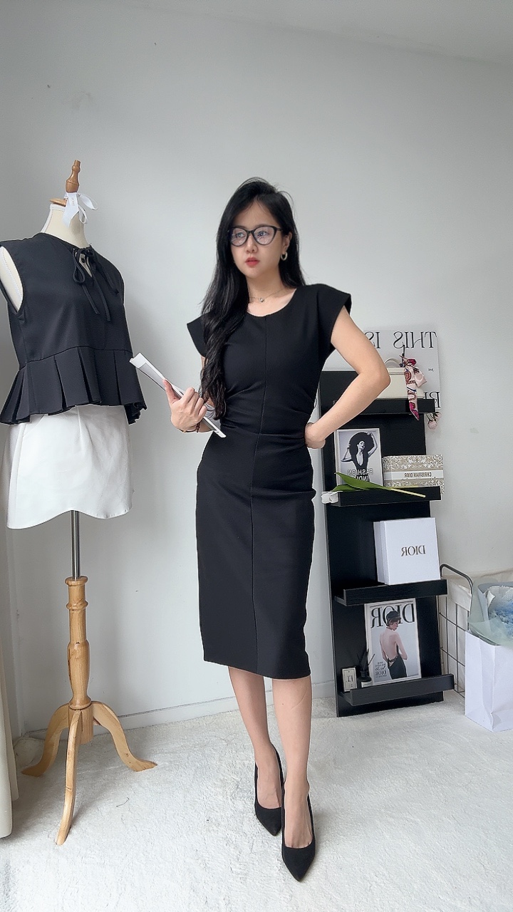 优雅收腰皱褶连身裙