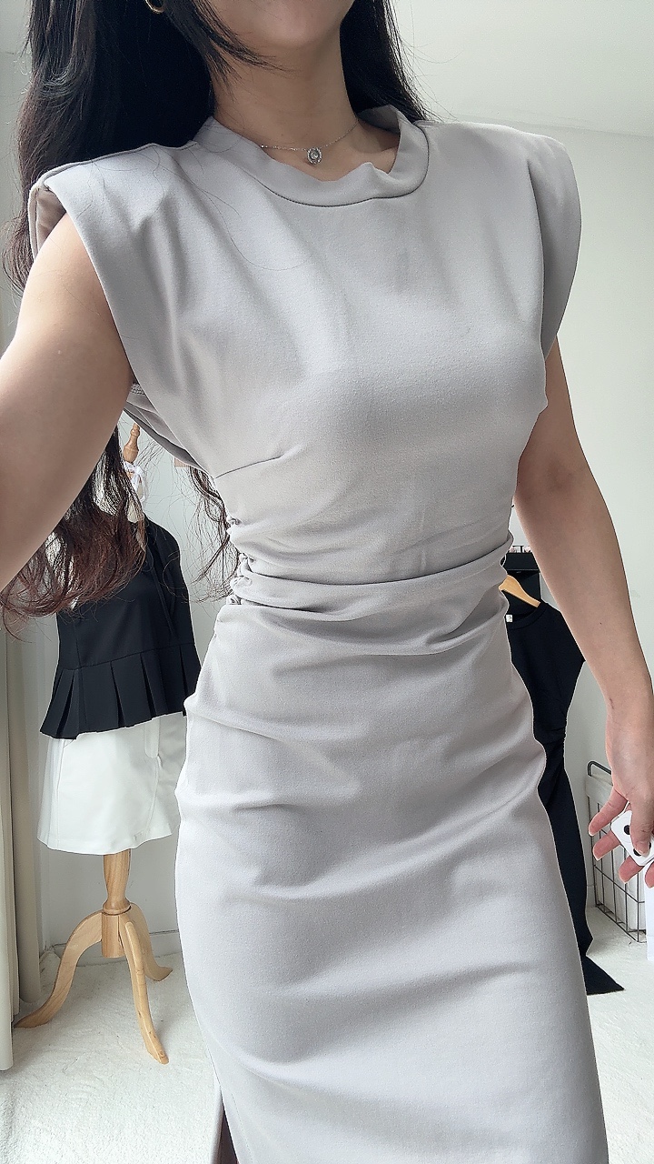 垫肩收腰连身裙
