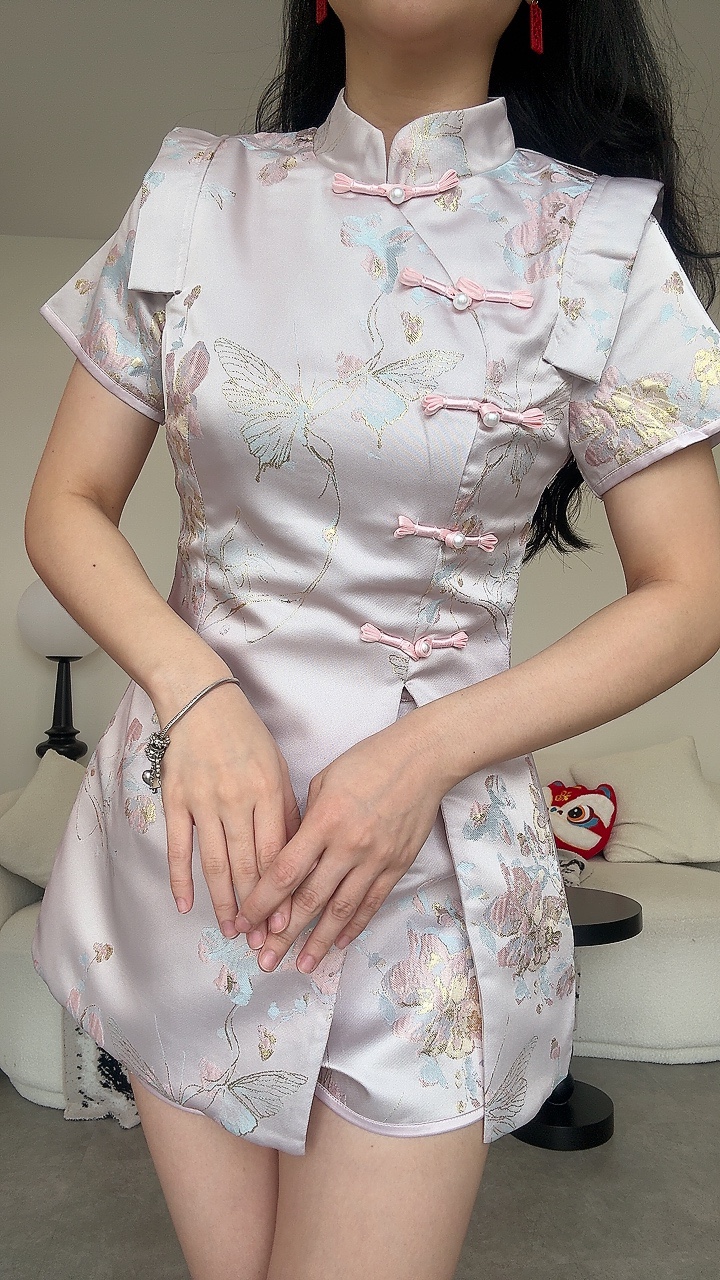 《新年》披肩配短袖长衣短裤缎面刺绣套装