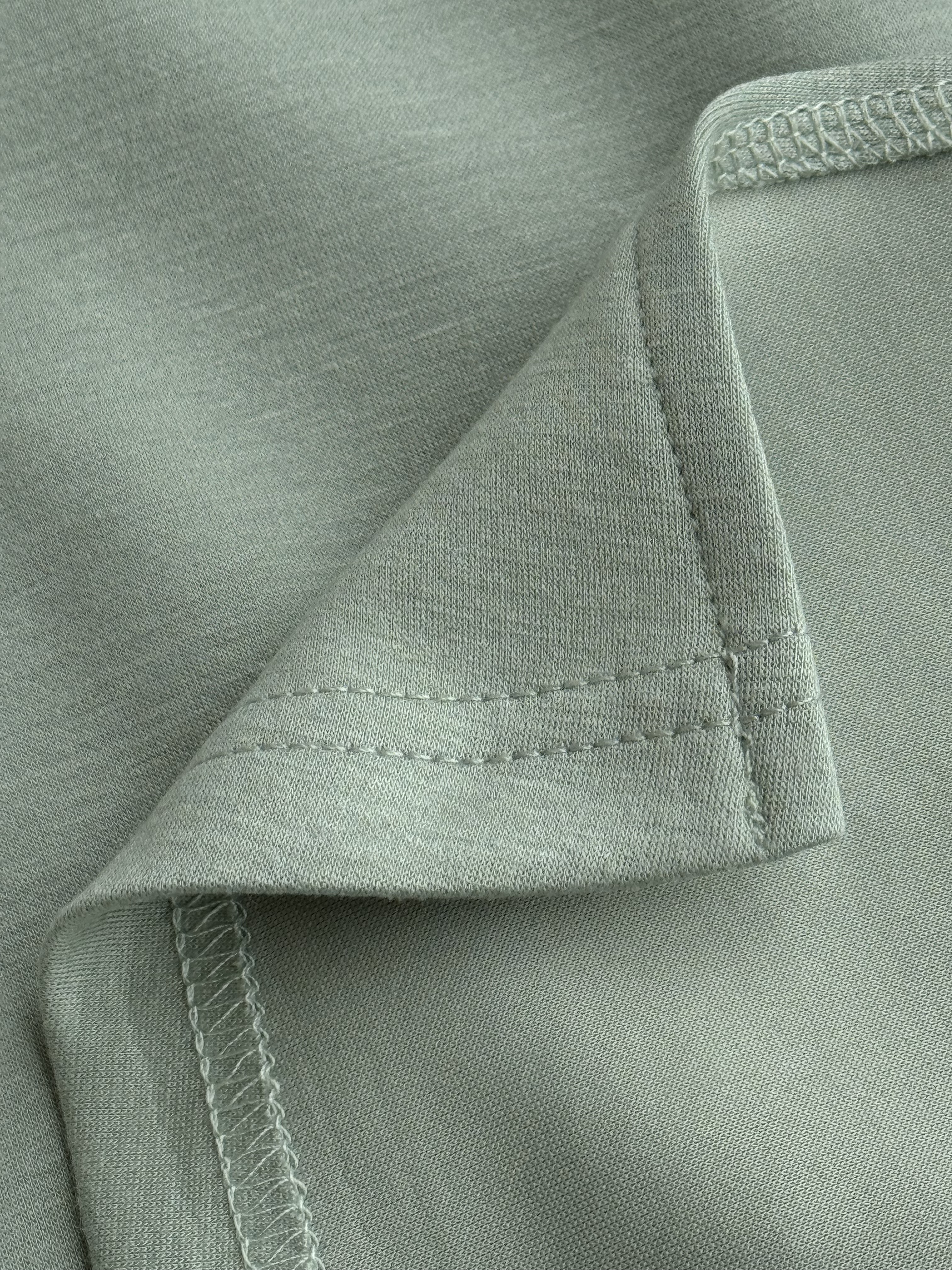 柔软料侧开叉V领Shirt