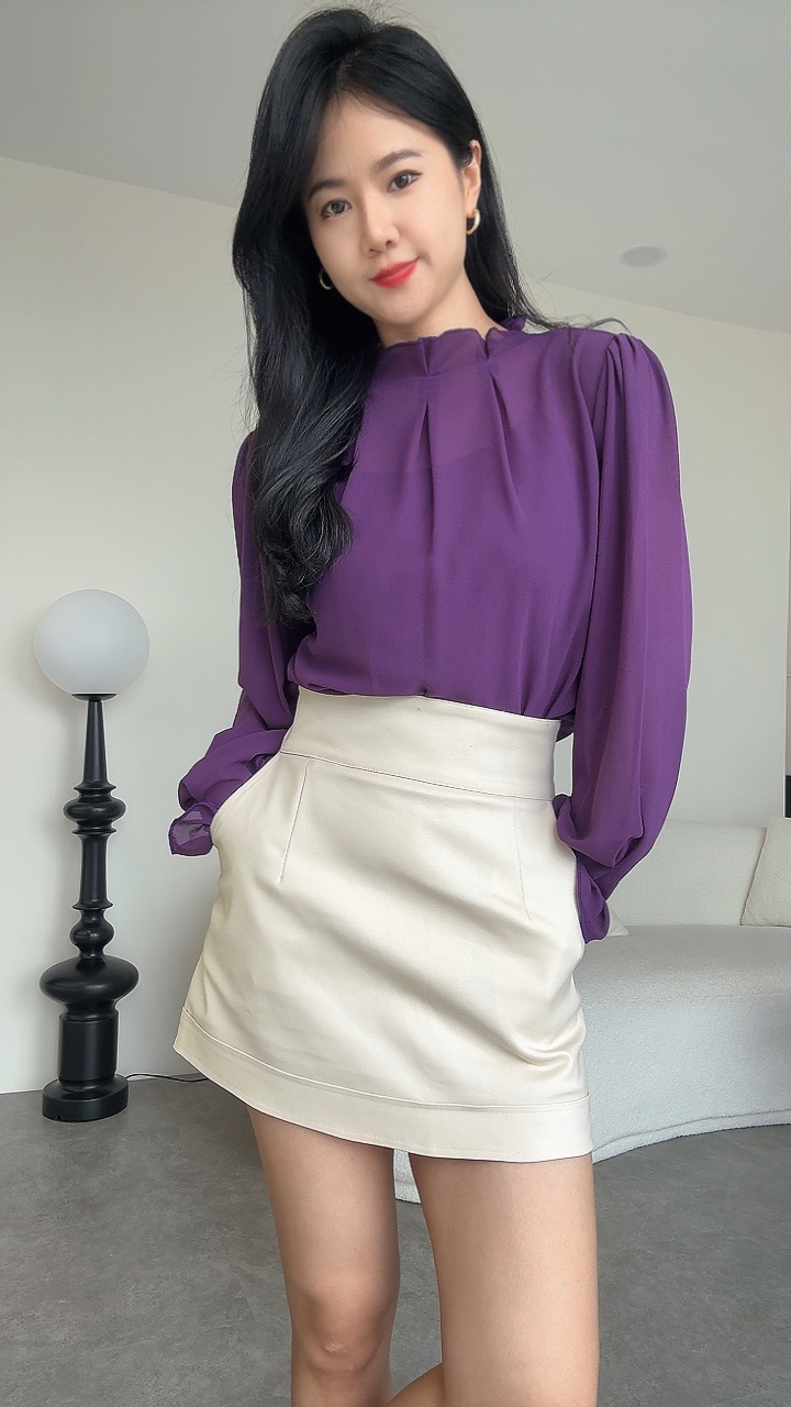 厚腰线下摆卷边短裙