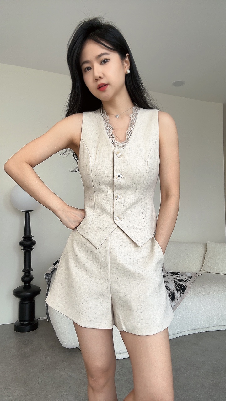 《高级系列》 蕾丝边修身版马甲