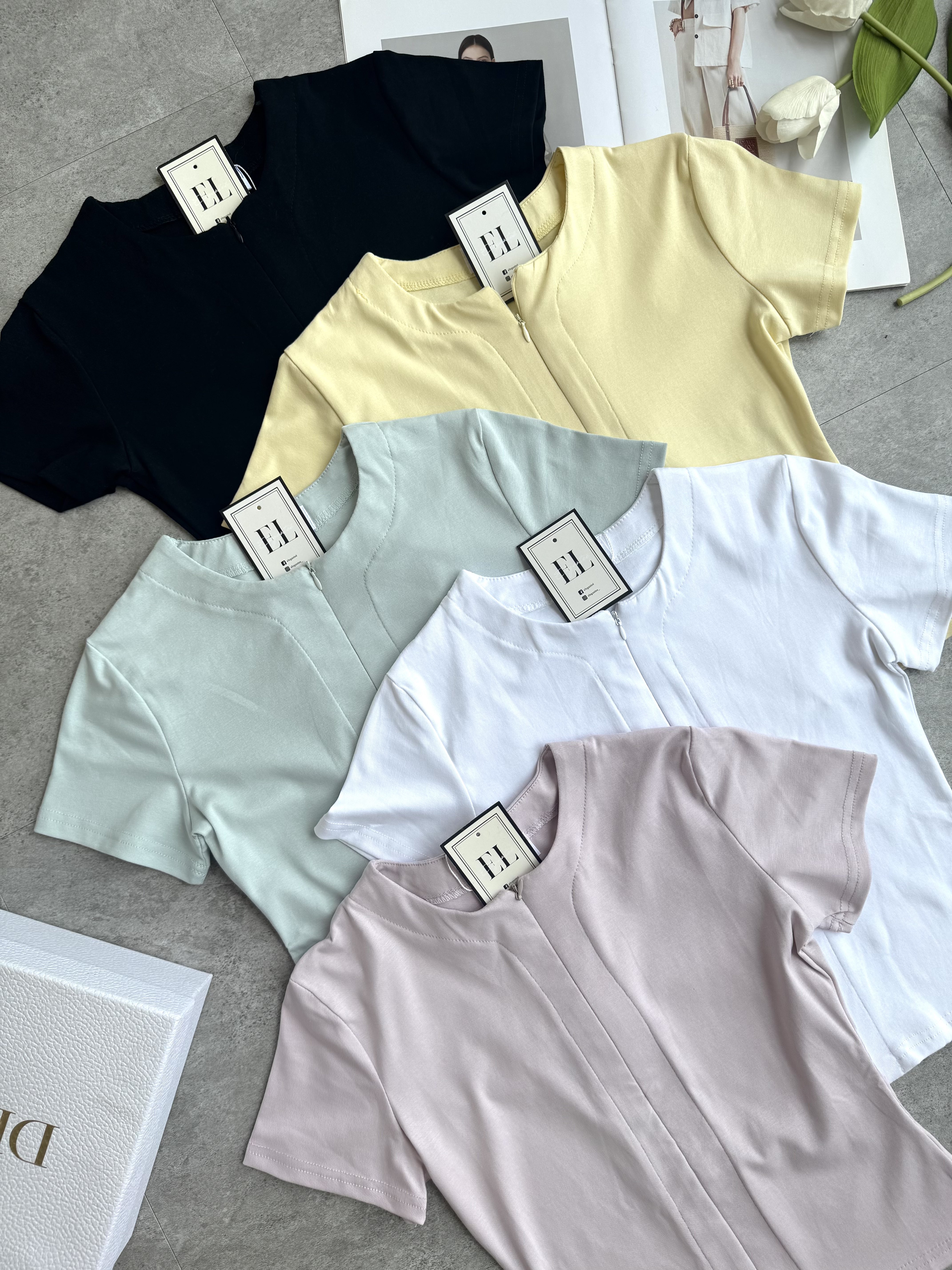 前拉链圆领短袖上衣