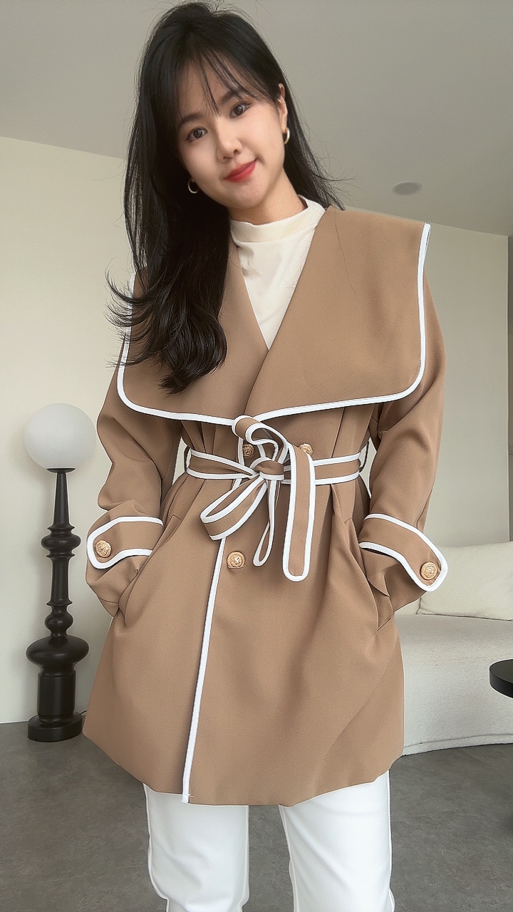 白线大翻领风衣