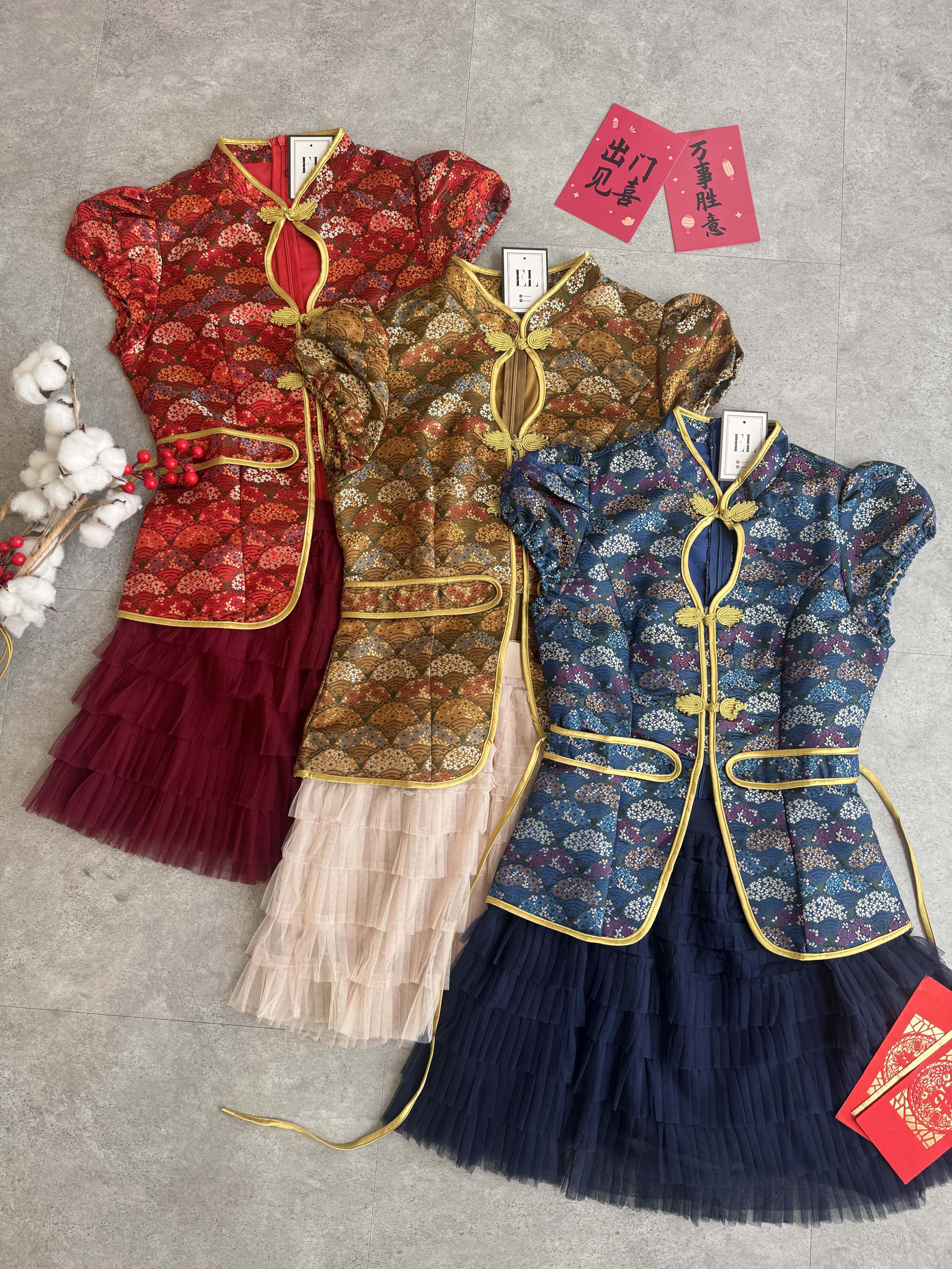 《新年旗袍》纱裙扇子刺绣套装