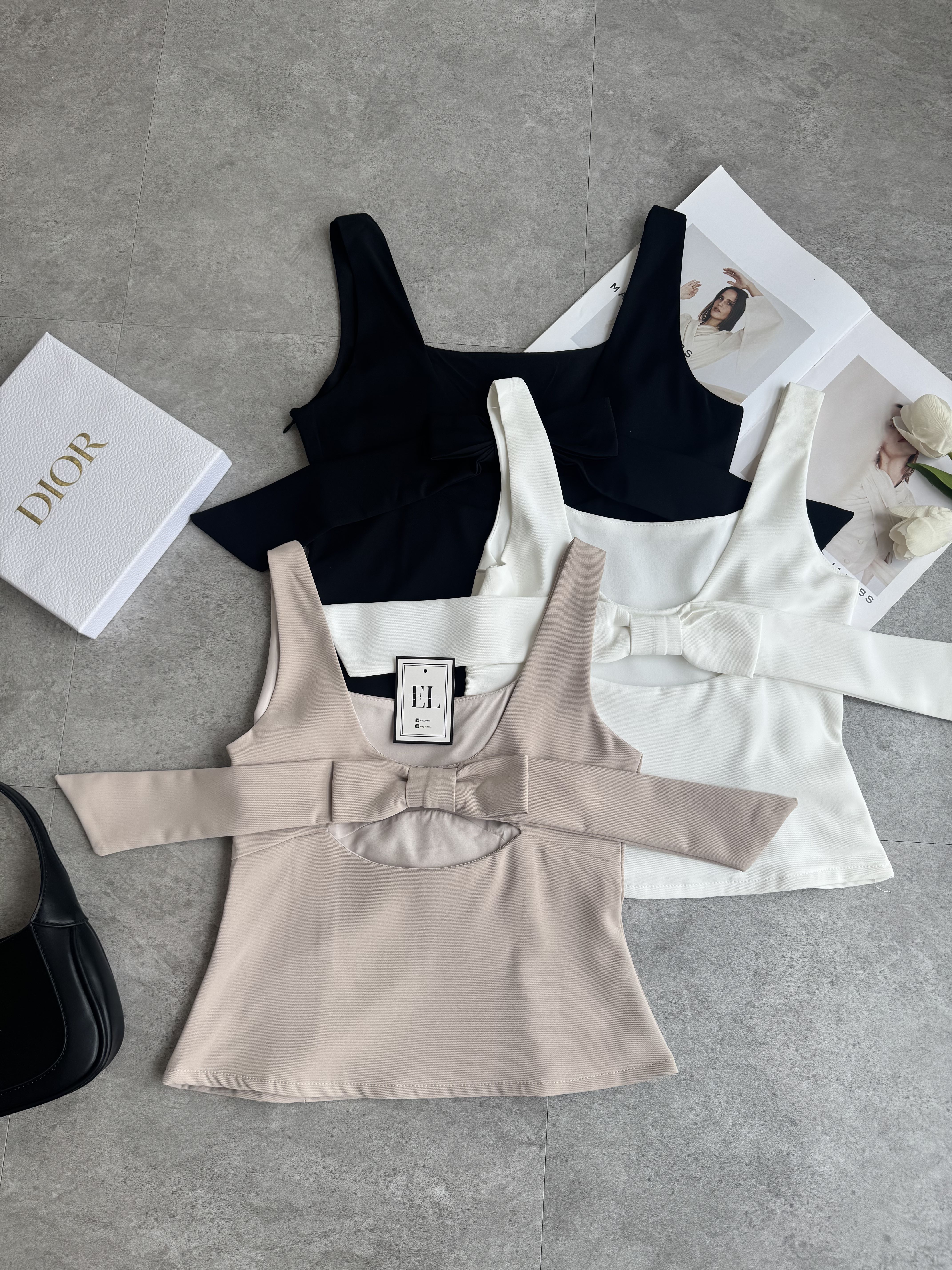 后背蝴蝶结滑面吊带上衣