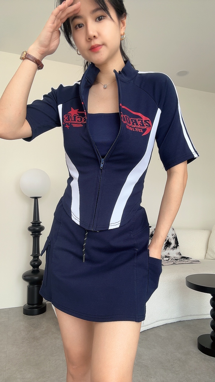 运动风中长袖短裙套装