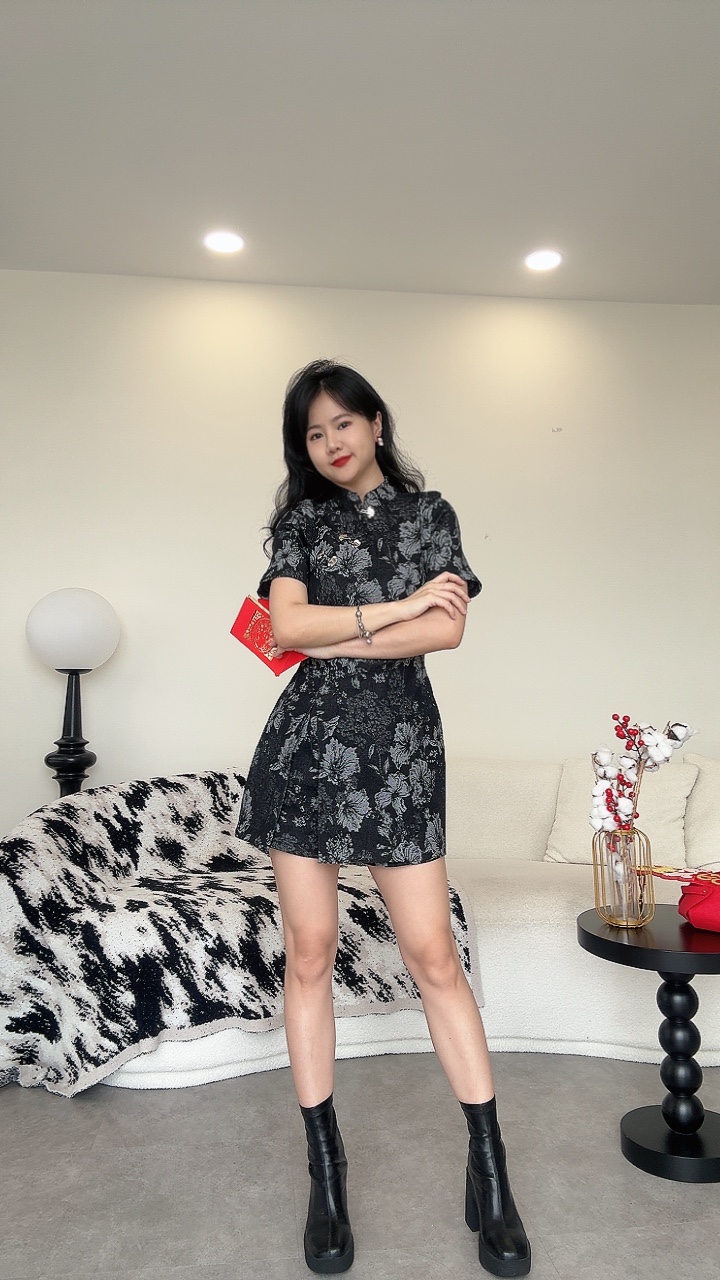 《新年》贝壳扣牛仔长版上衣短裤套装