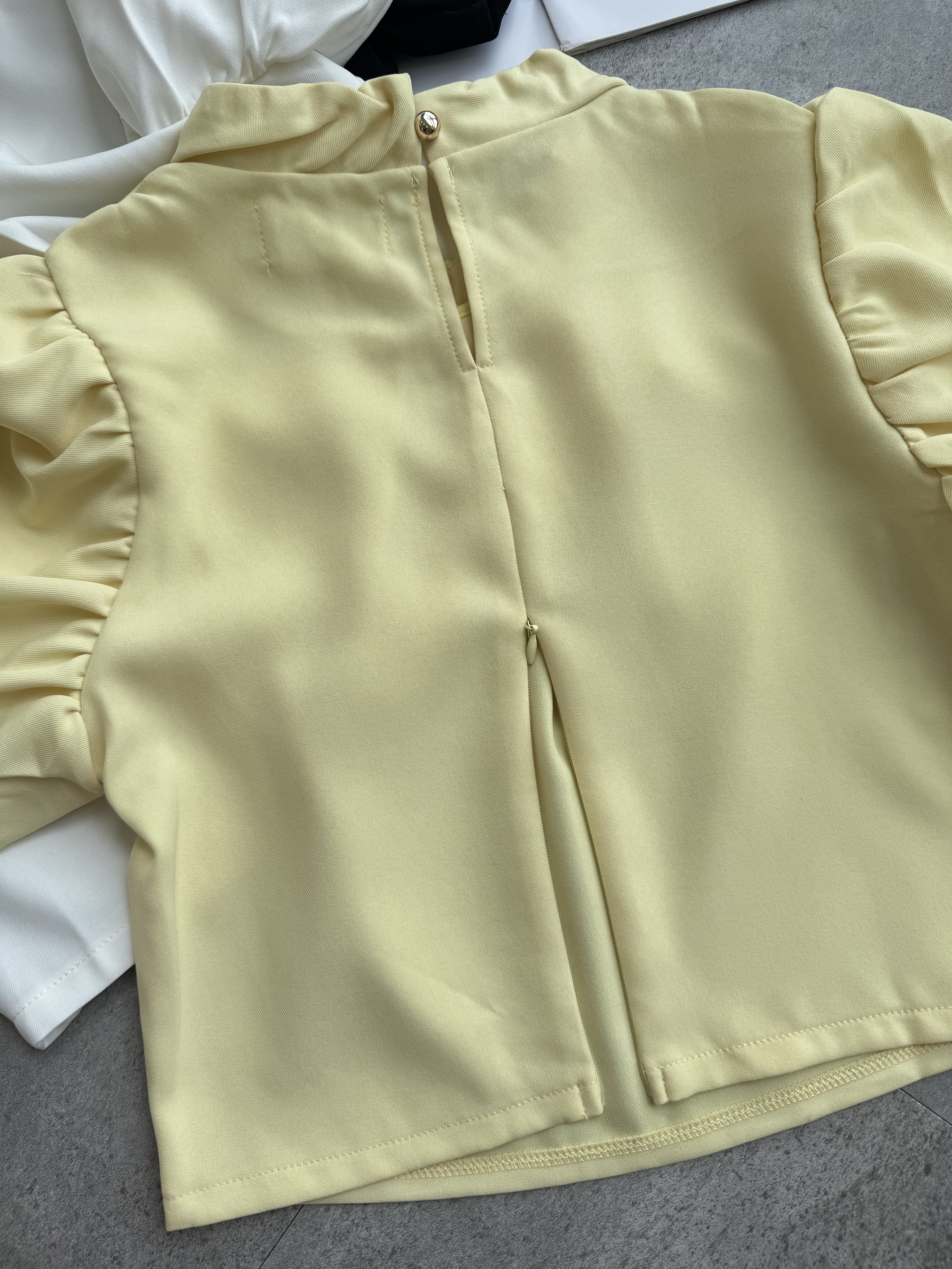 端庄公主泡泡袖Top 