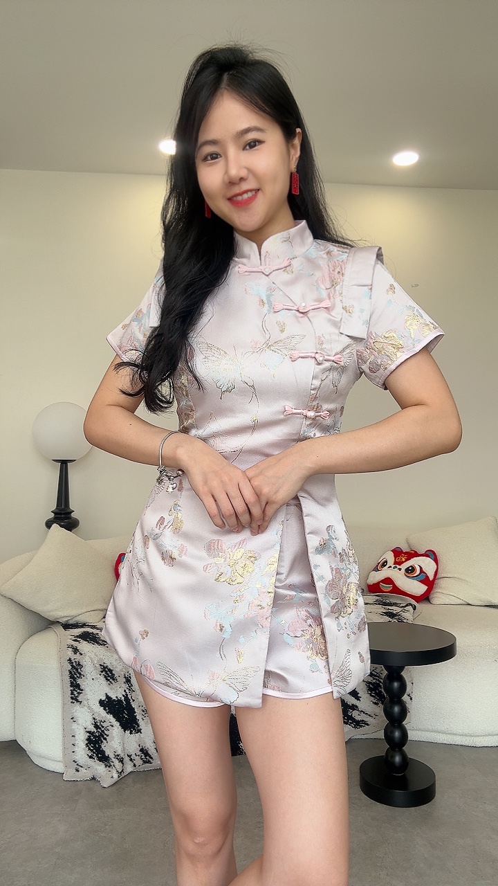 《新年》披肩配短袖长衣短裤缎面刺绣套装