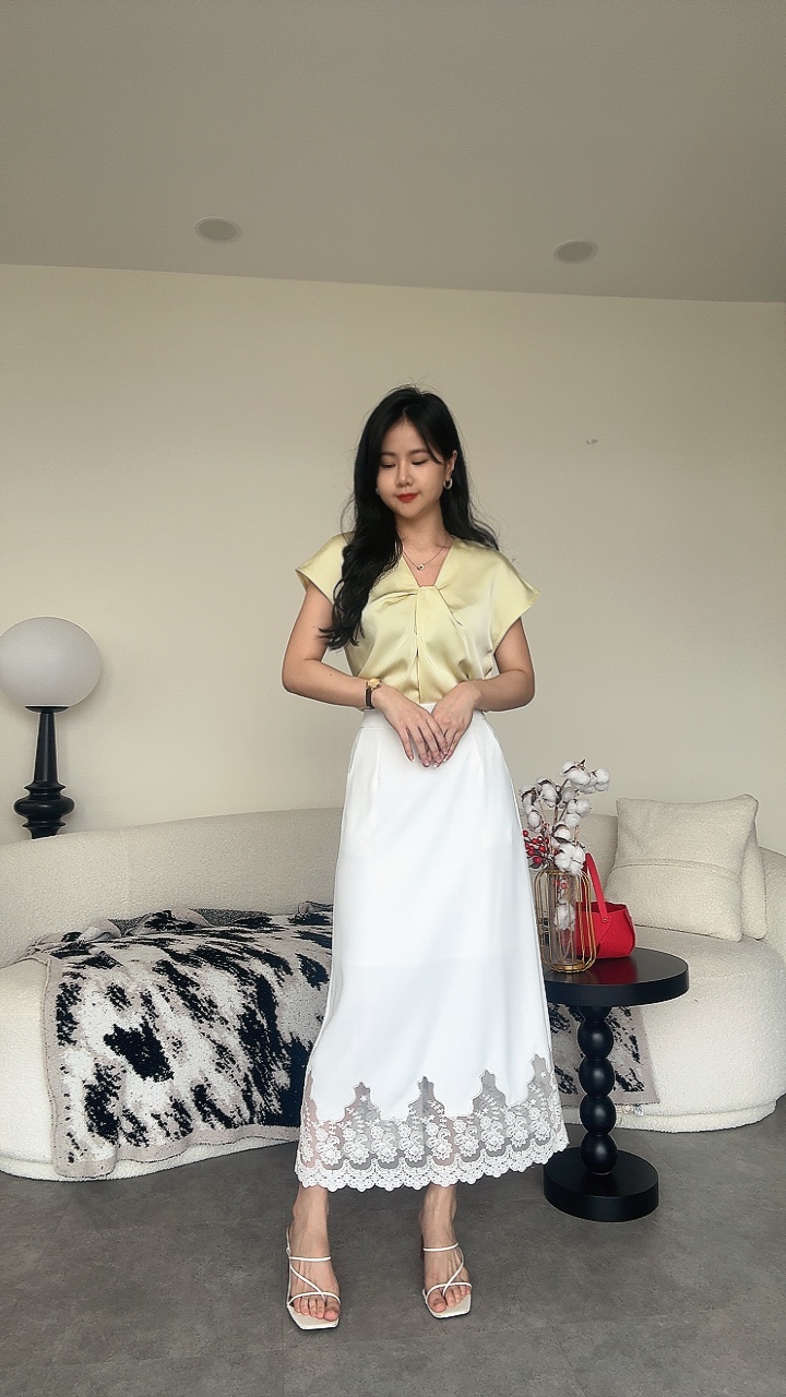 蕾丝边滑面长裙