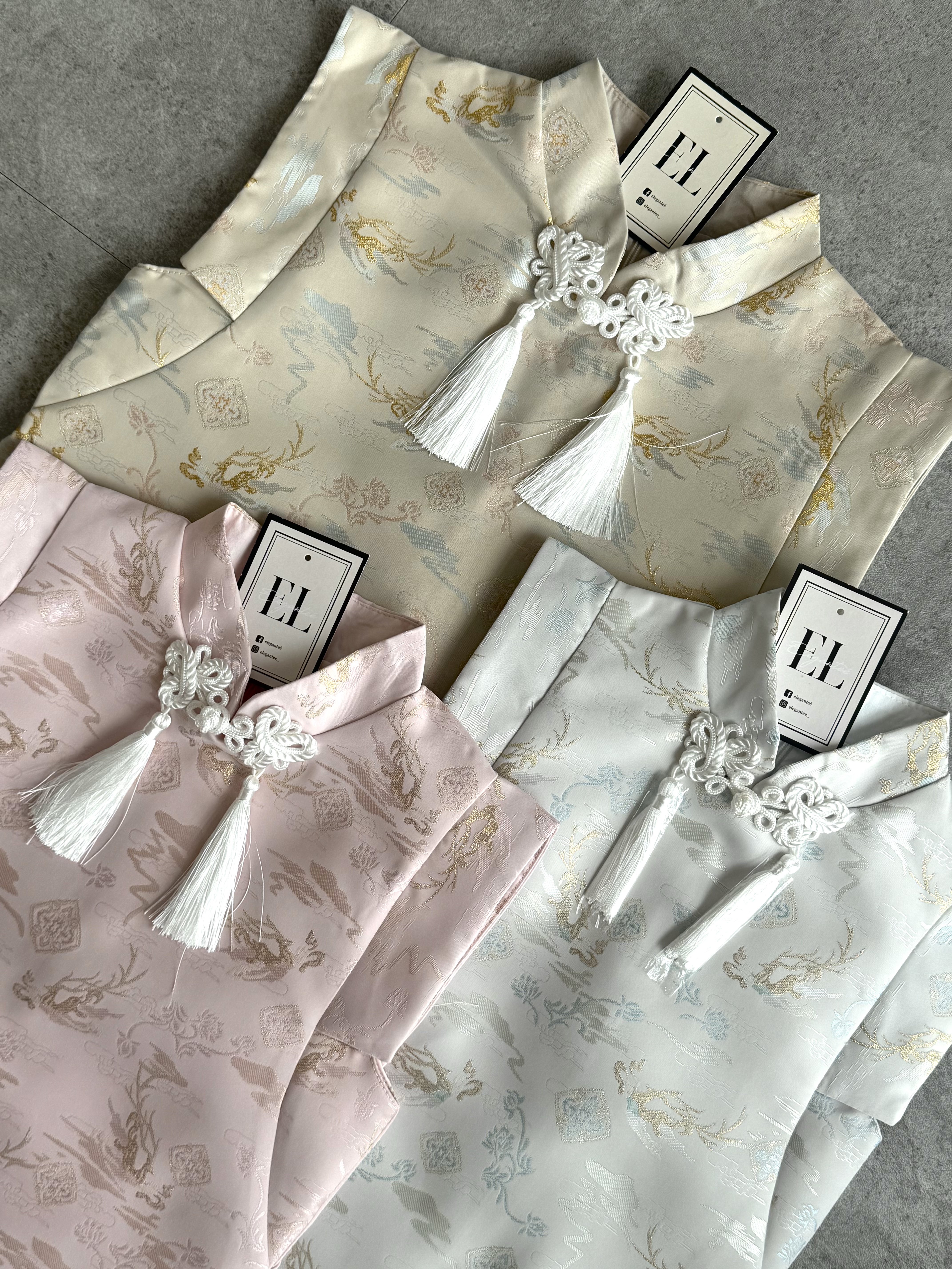 《女童》仙境火云刺绣旗袍