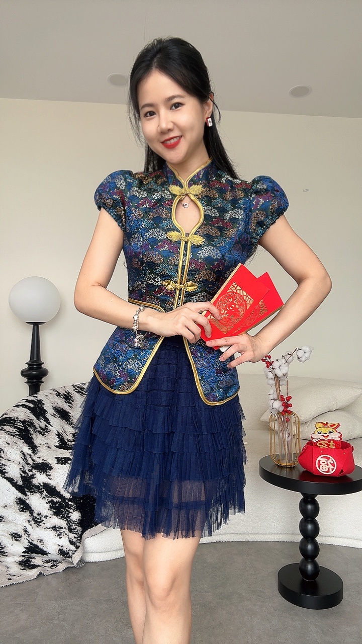 《新年旗袍》纱裙扇子刺绣套装