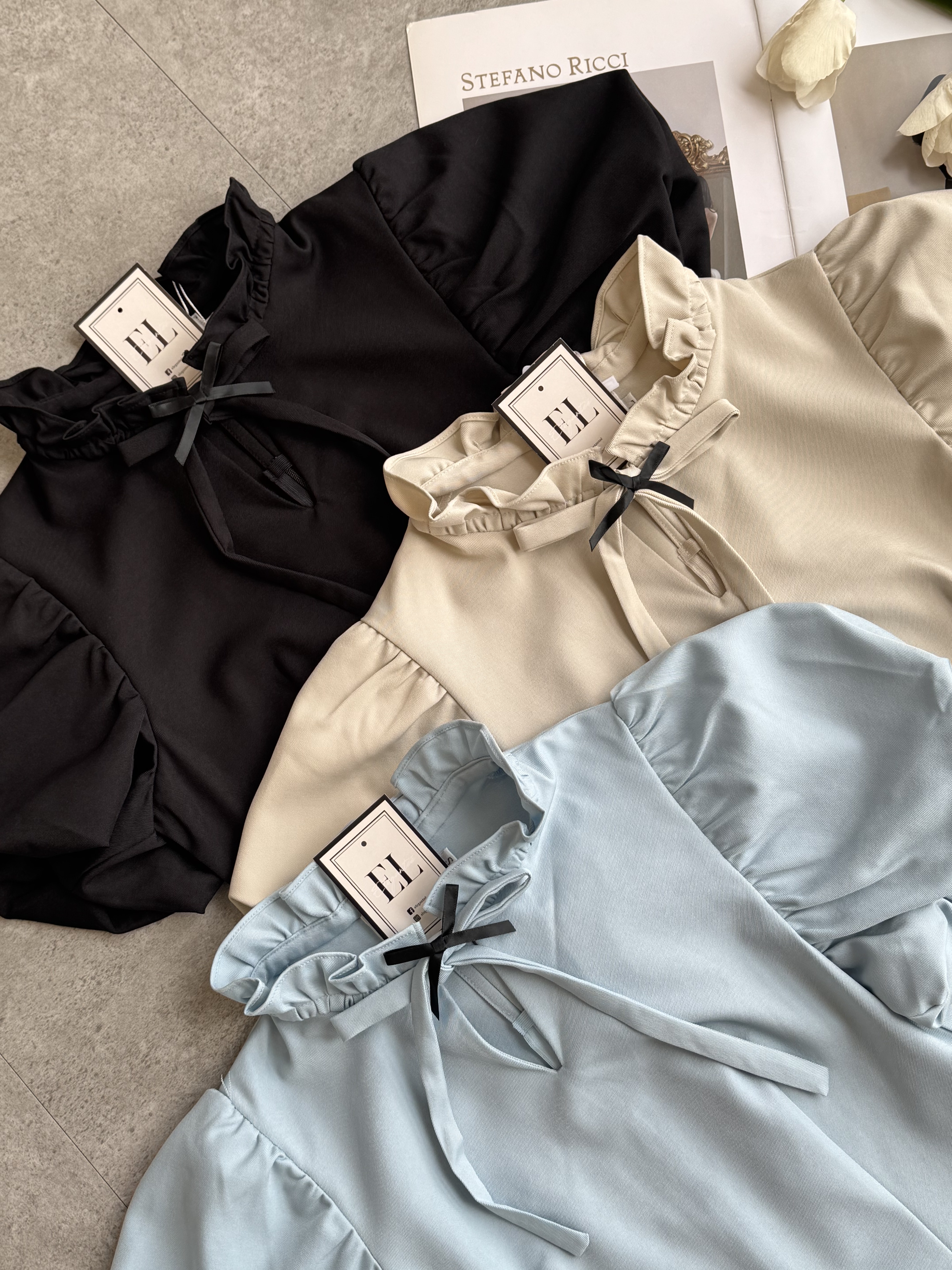 公主袖黑蝴蝶结Top