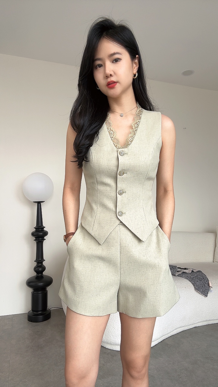 《高级系列》 蕾丝边修身版马甲