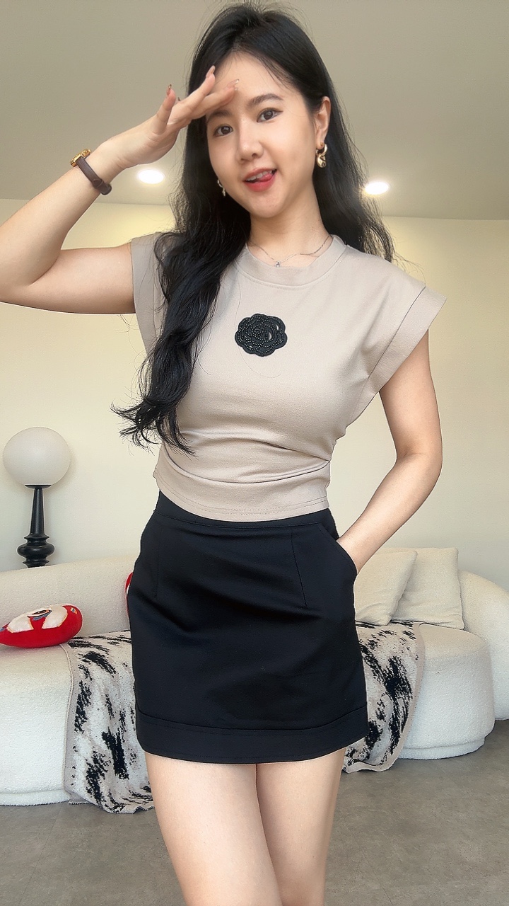 直角厚棉收腰玫瑰珠珠花Top