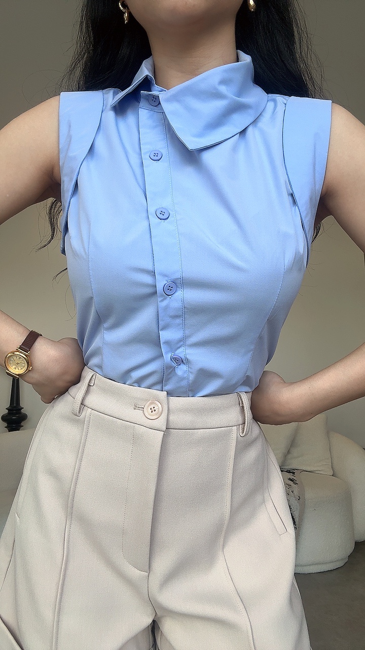 卷边无袖斜钮设计Top