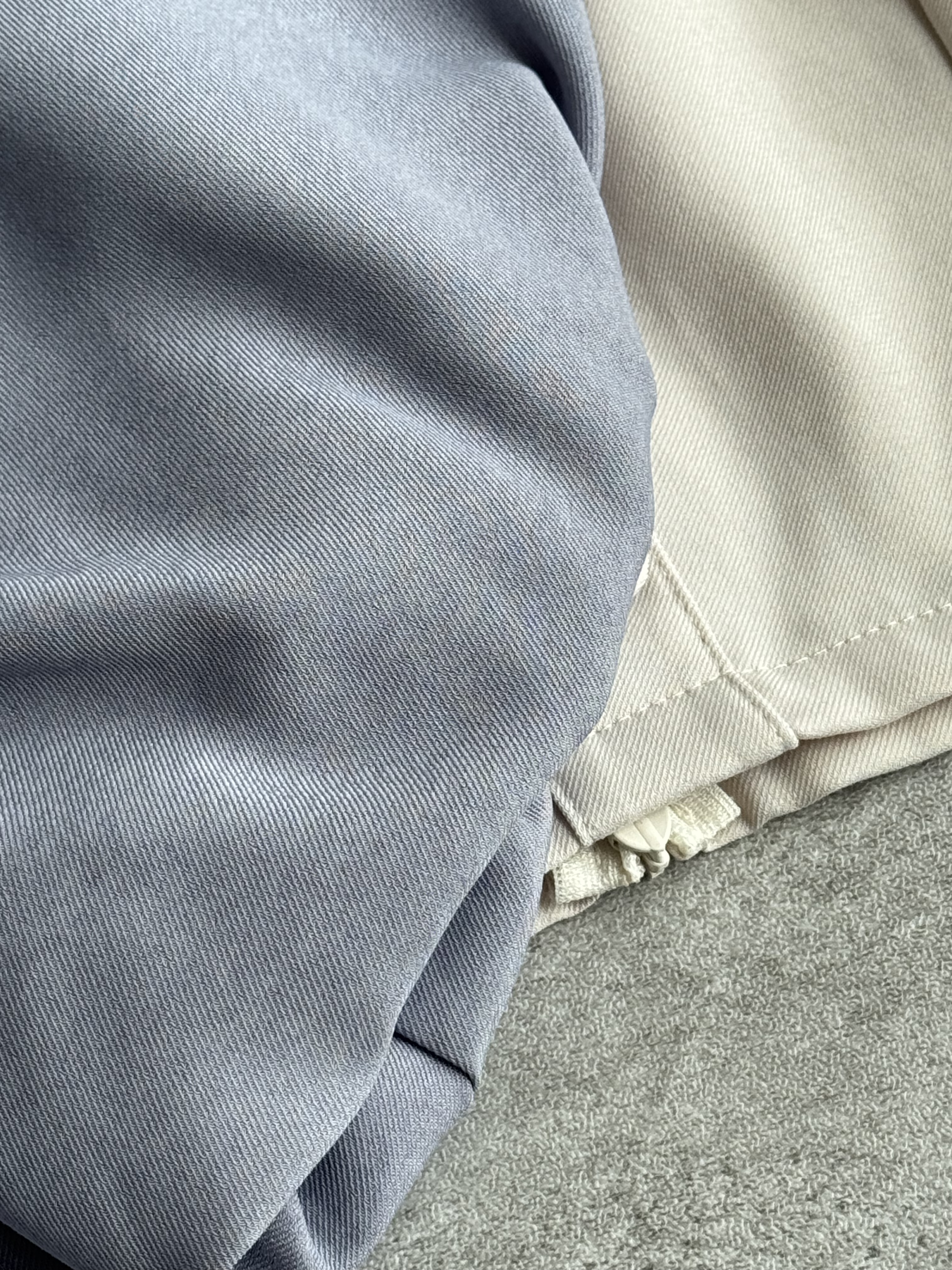 宫廷三角领泡袖Top