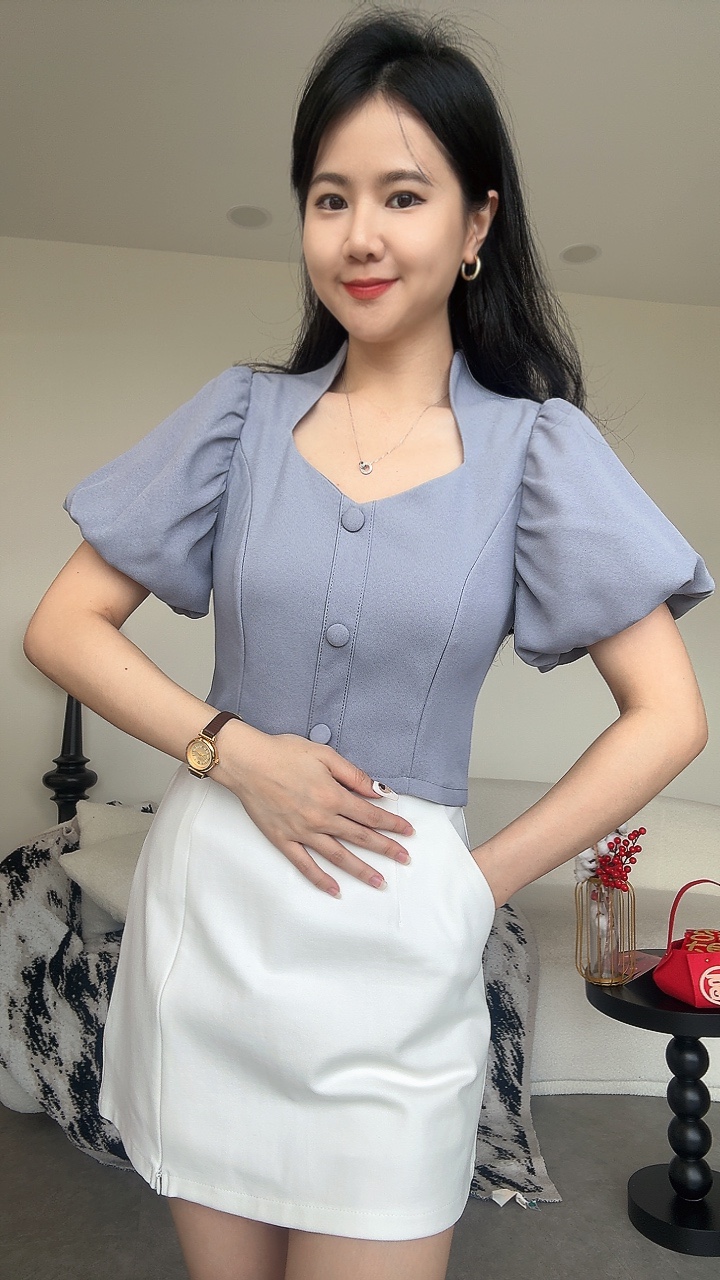 宫廷三角领泡袖Top