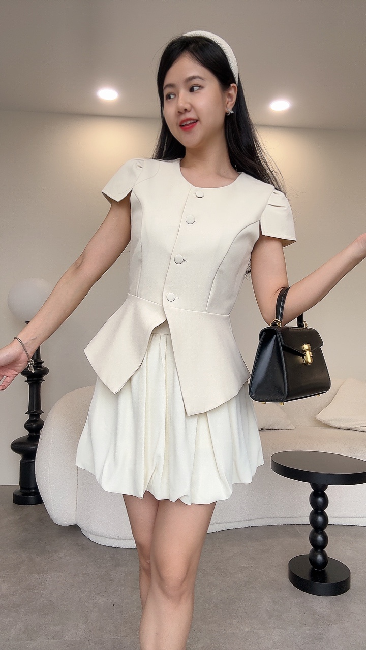 半袖宫廷风花苞短裙套装 