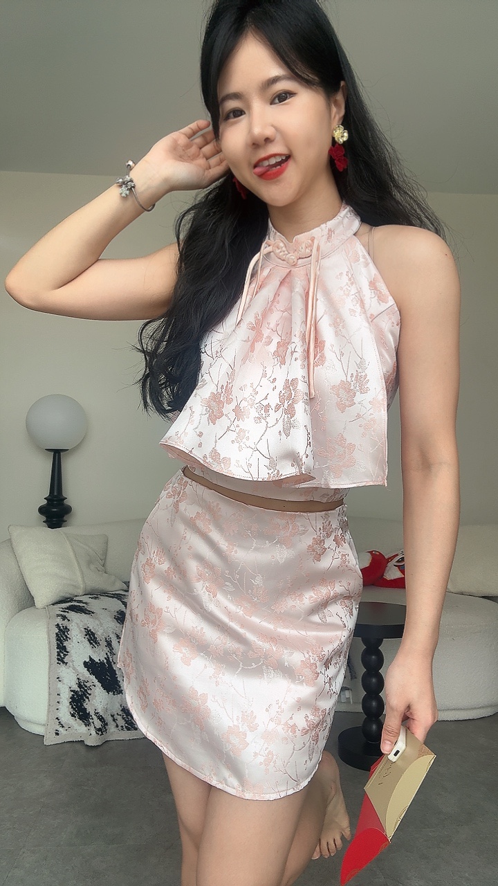 《新年》缎面刺绣领巾设计短裙套装