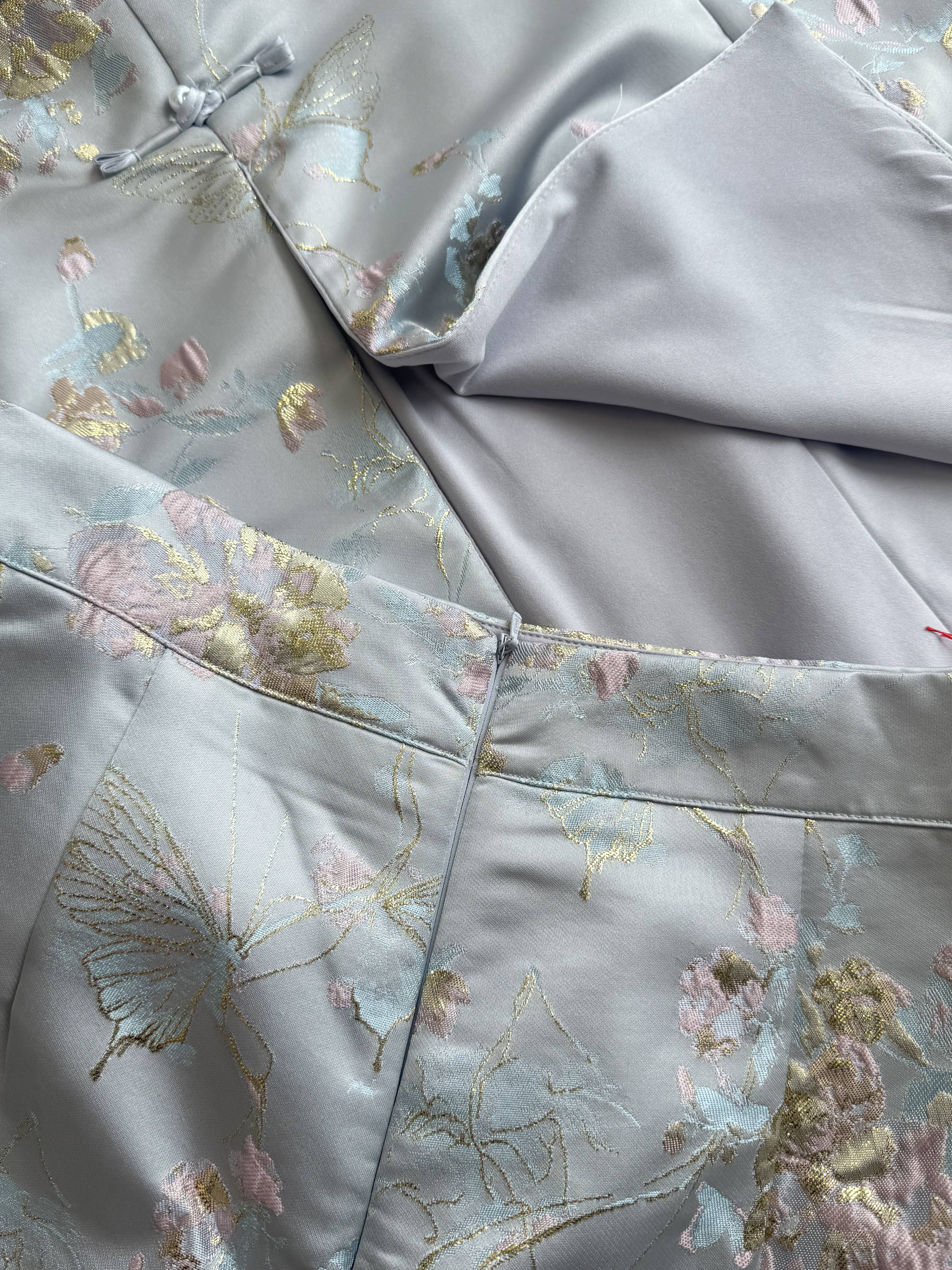 《新年》披肩配短袖长衣短裤缎面刺绣套装