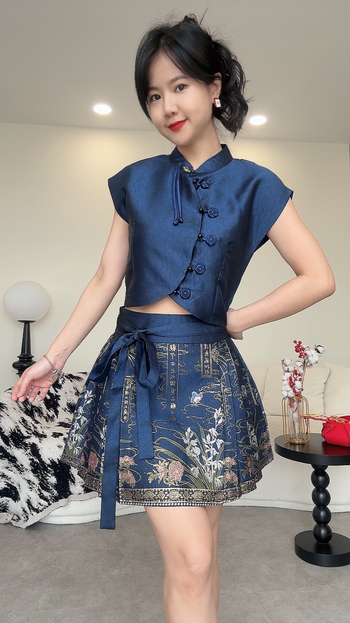 《情侣》 短版马面裙套装