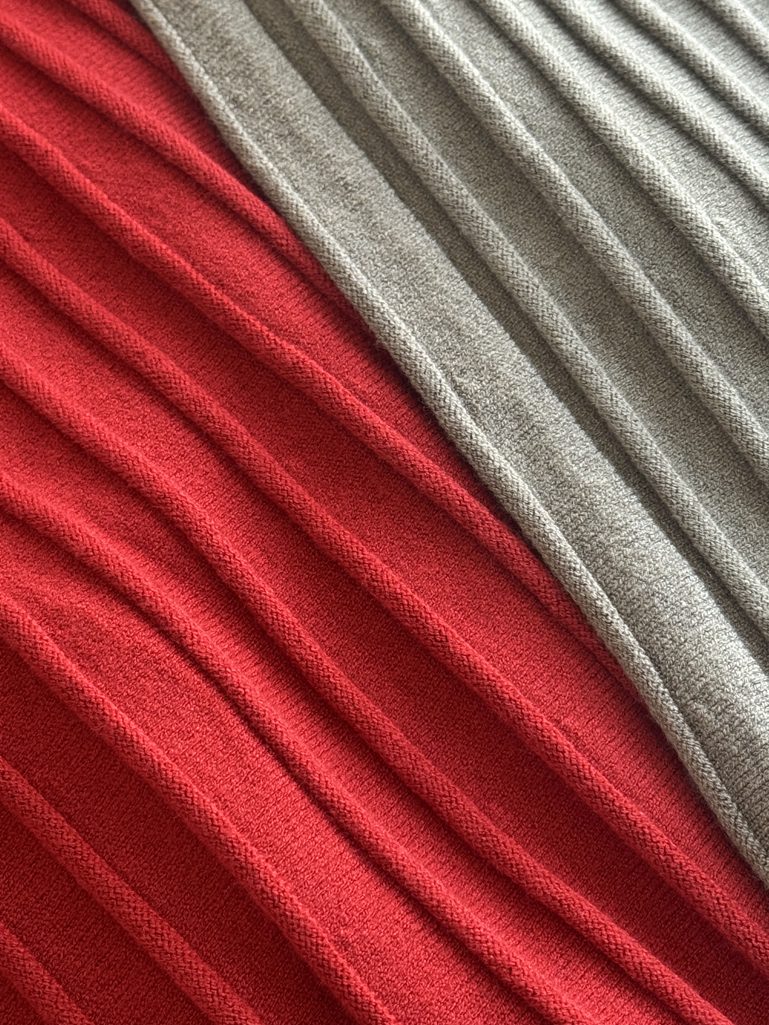 厚针织百褶伞子裙