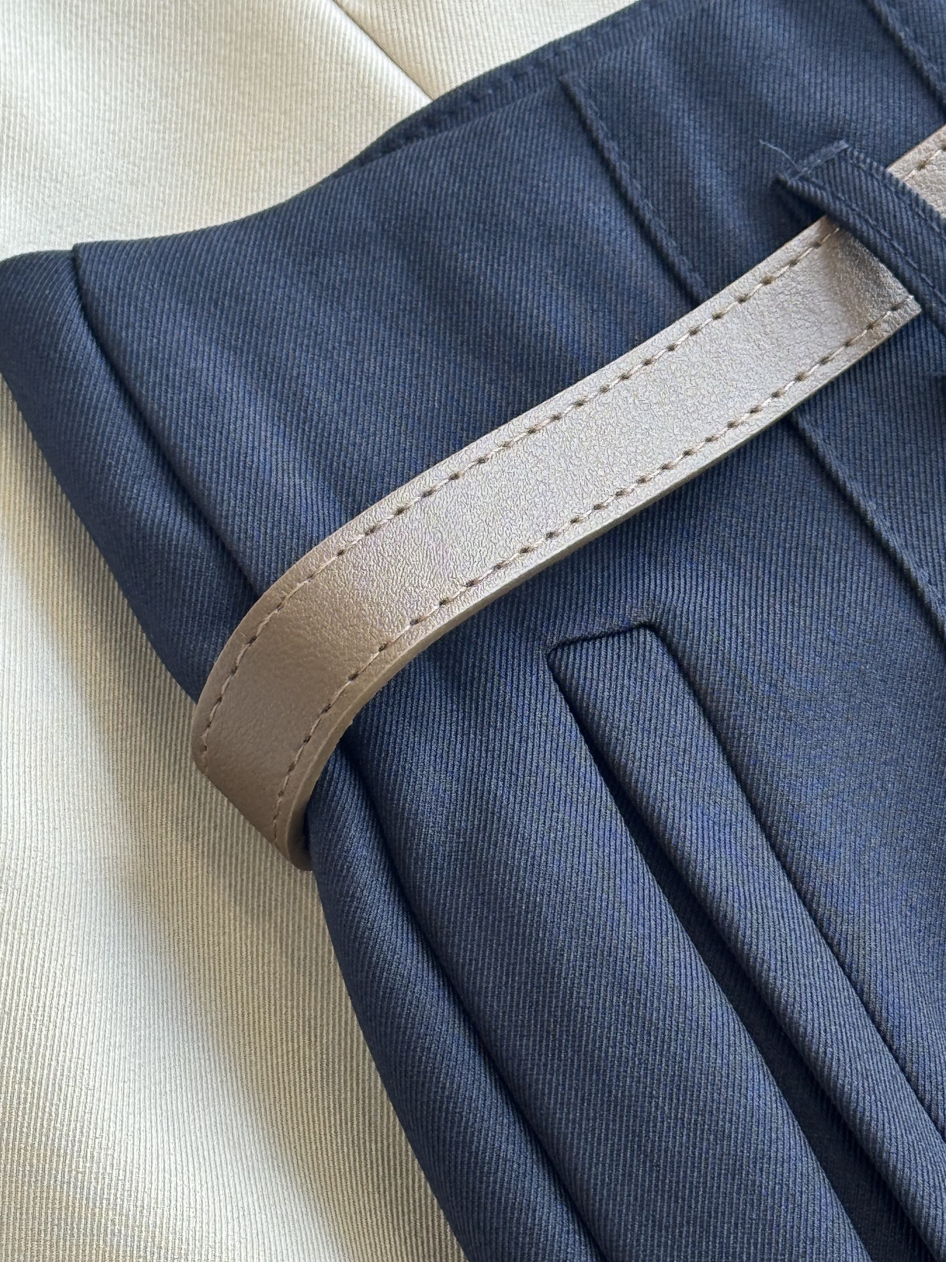 爱马皮带高腰西裤