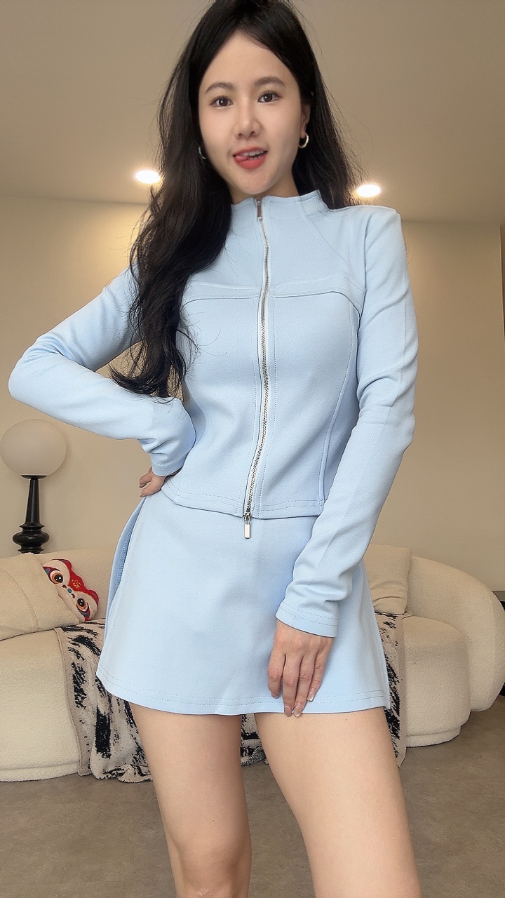 Sporty长袖外套裤裙三件式