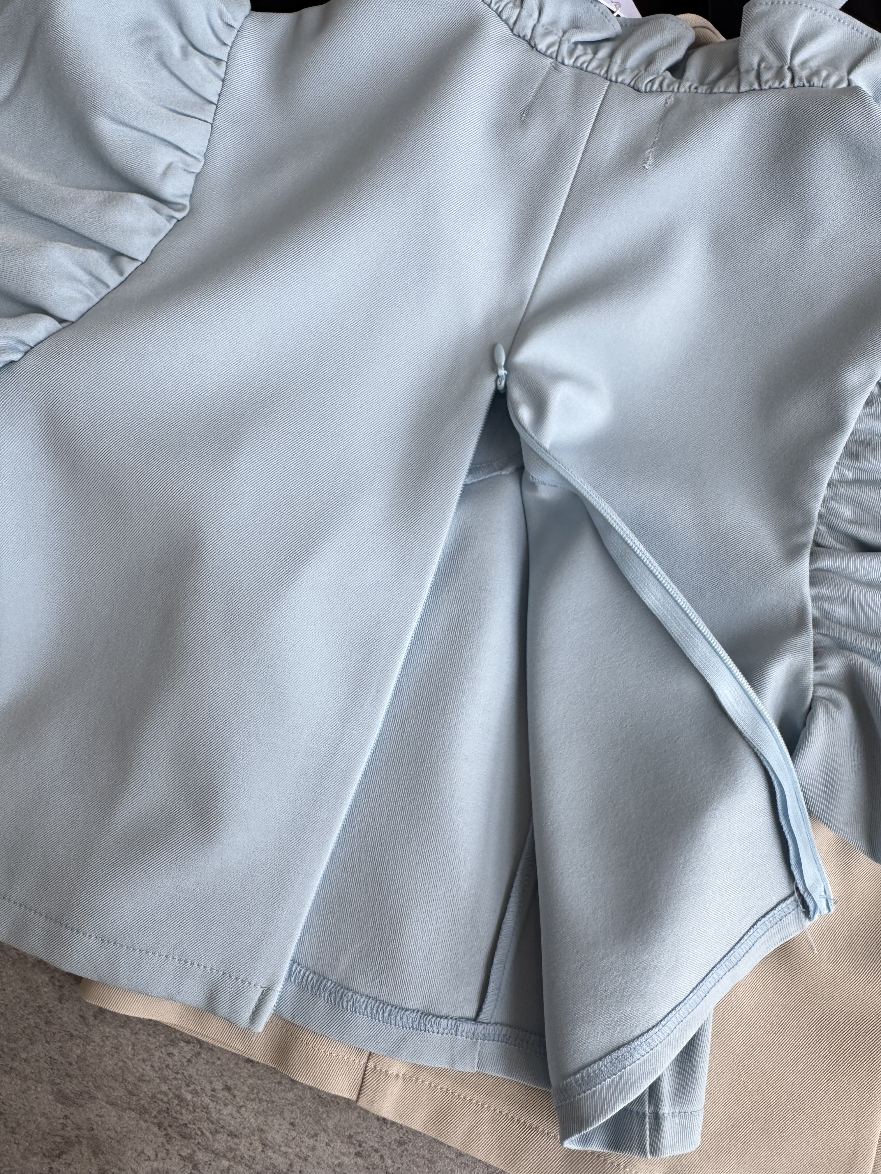 公主袖黑蝴蝶结Top