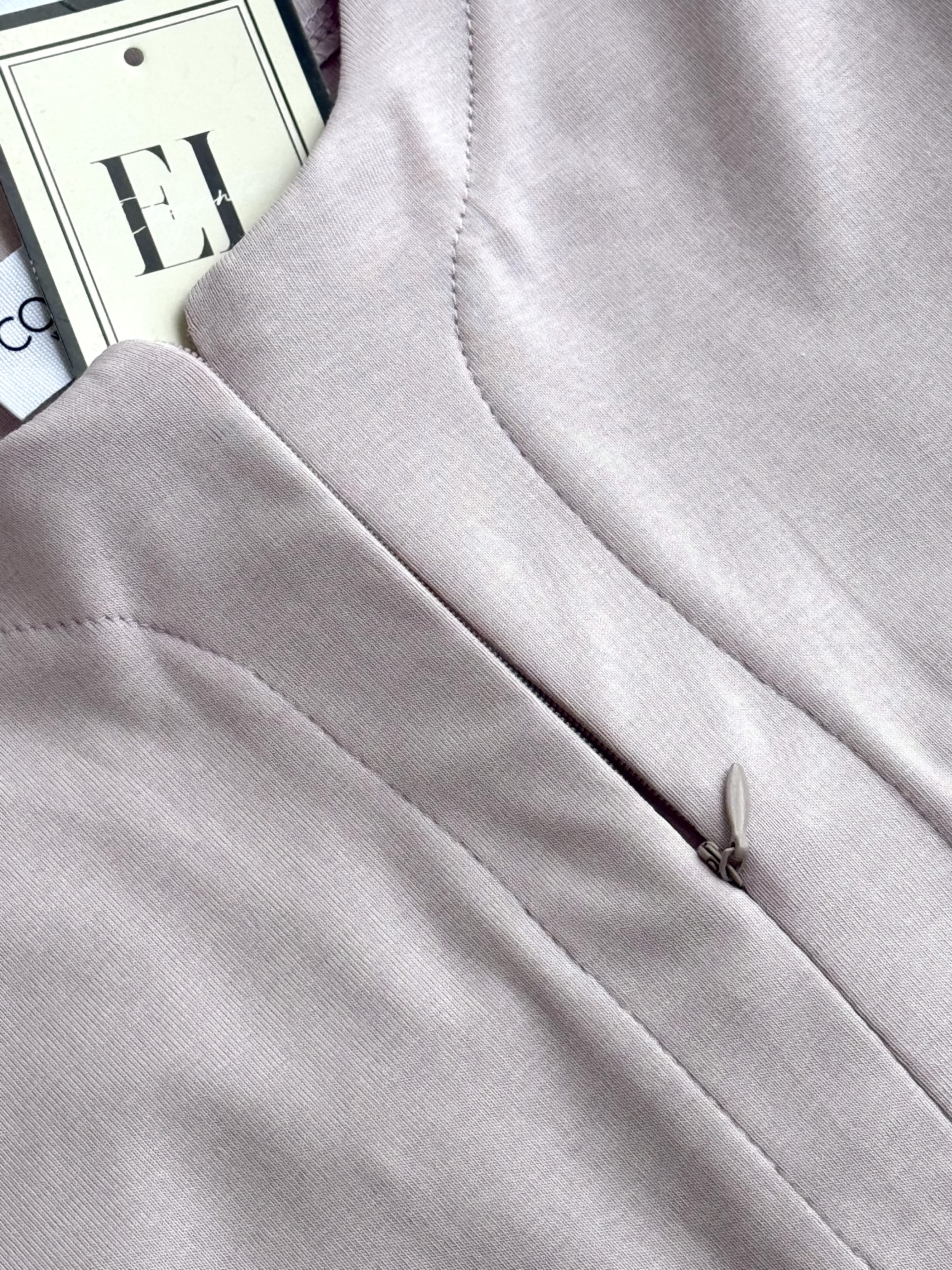 前拉链圆领短袖上衣