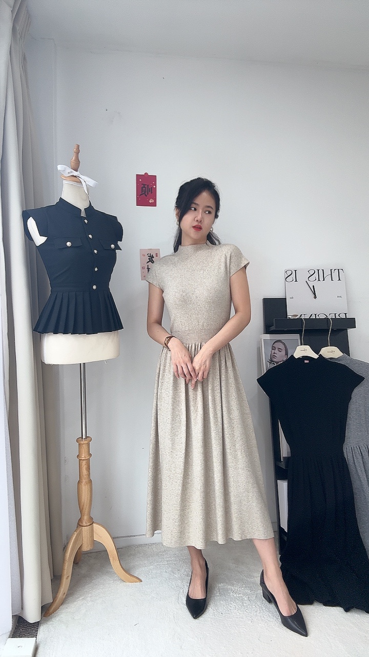 气质落肩袖中高领针织连身裙