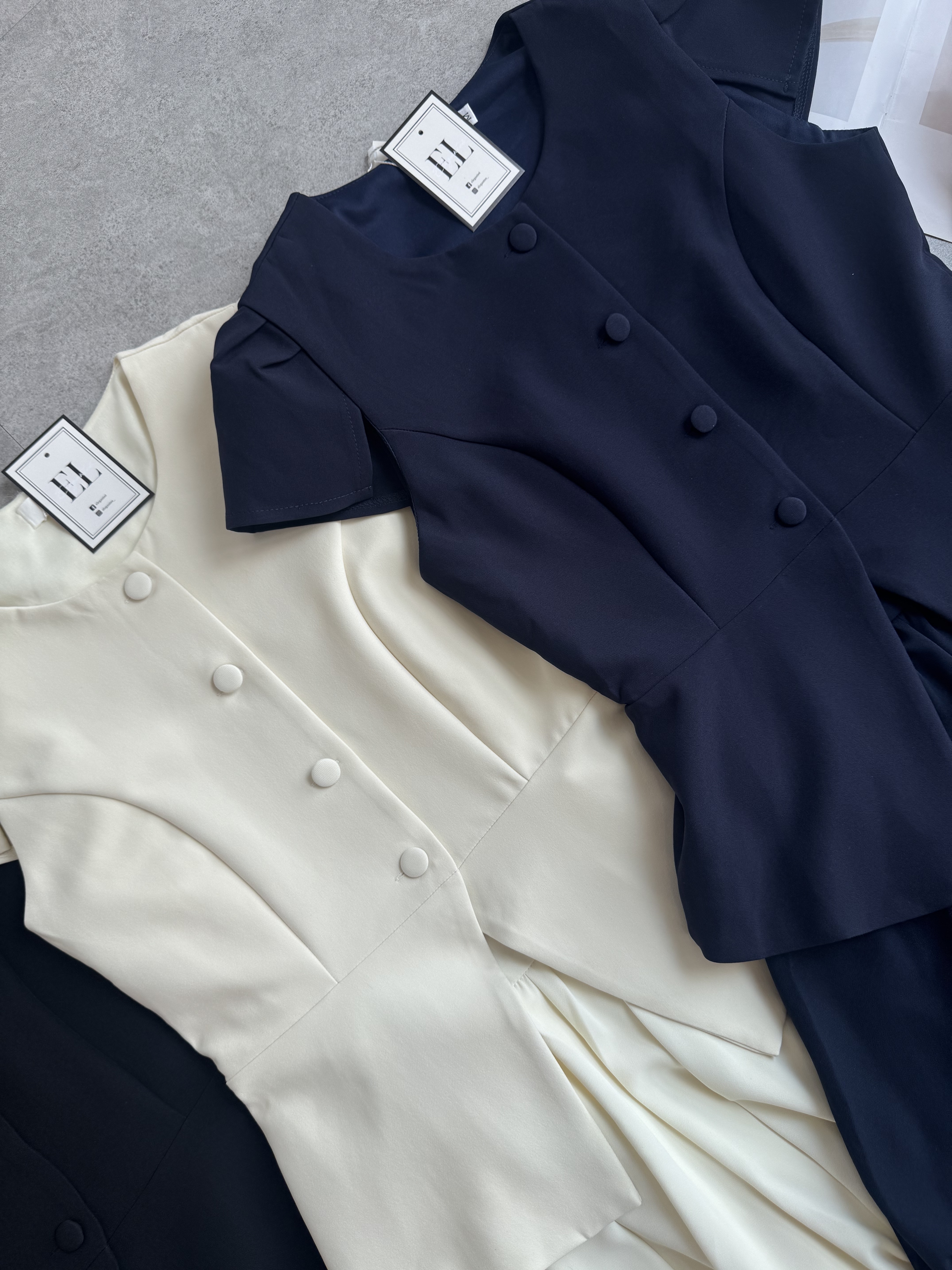 半袖宫廷风花苞短裙套装 